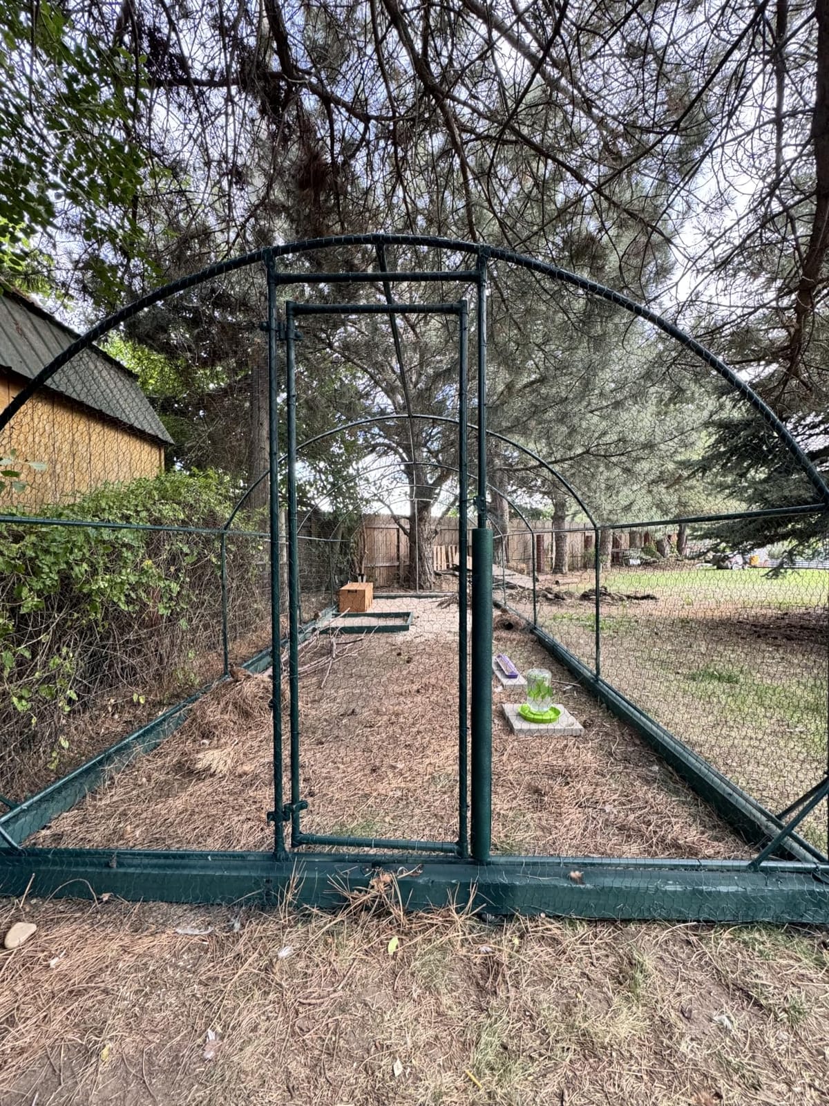 Large Metal Chicken Coop Round Top Upgrade Tri-Supporting Wire Mesh Chicken Run, Chicken Pen with Water-Resident and Anti-UV Cover, Duck Rabbit House Outdoor (19'L x 9'W x 6.5'H) customer photo 1