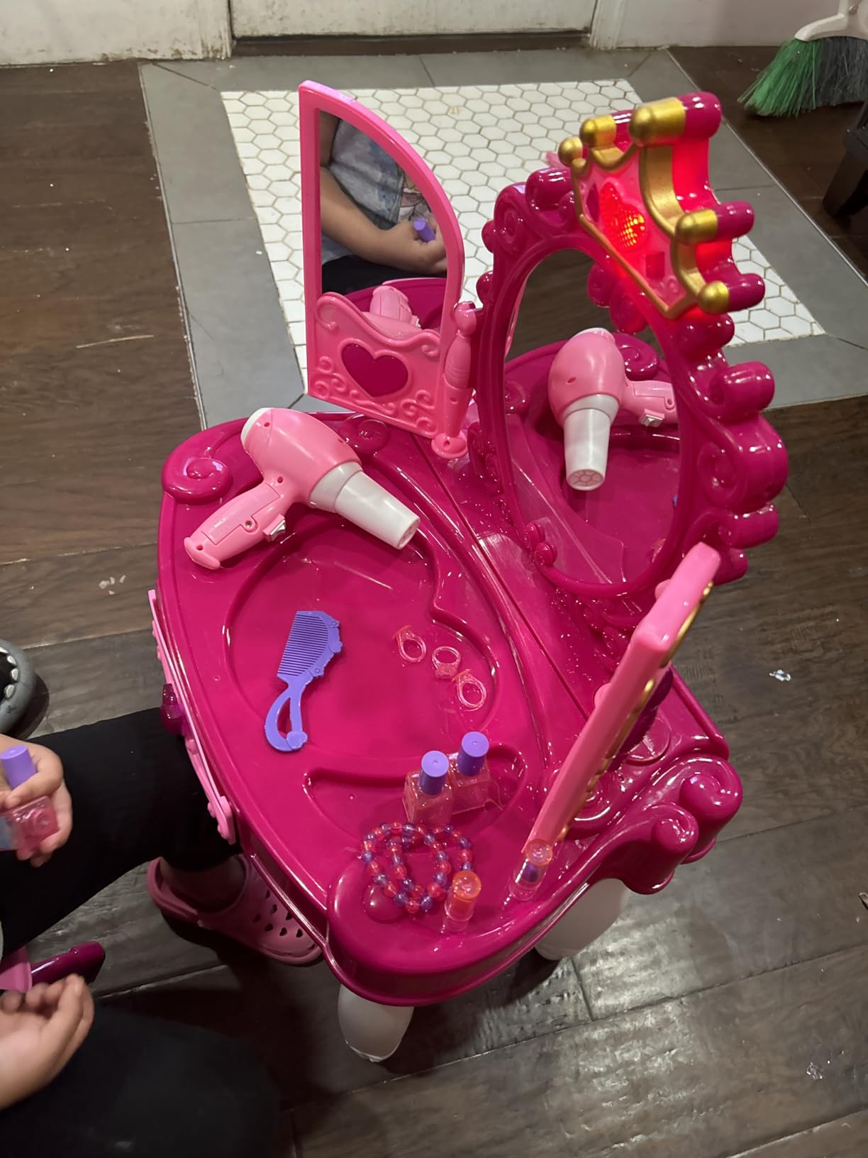Eohemeral Toddler Kids Vanity with Music Mirror & Chair | Kids Makeup Vanity Set with Accessories and Lights and Music Sound for Girls, Toddlers 3 4 5 Years Old customer photo 1