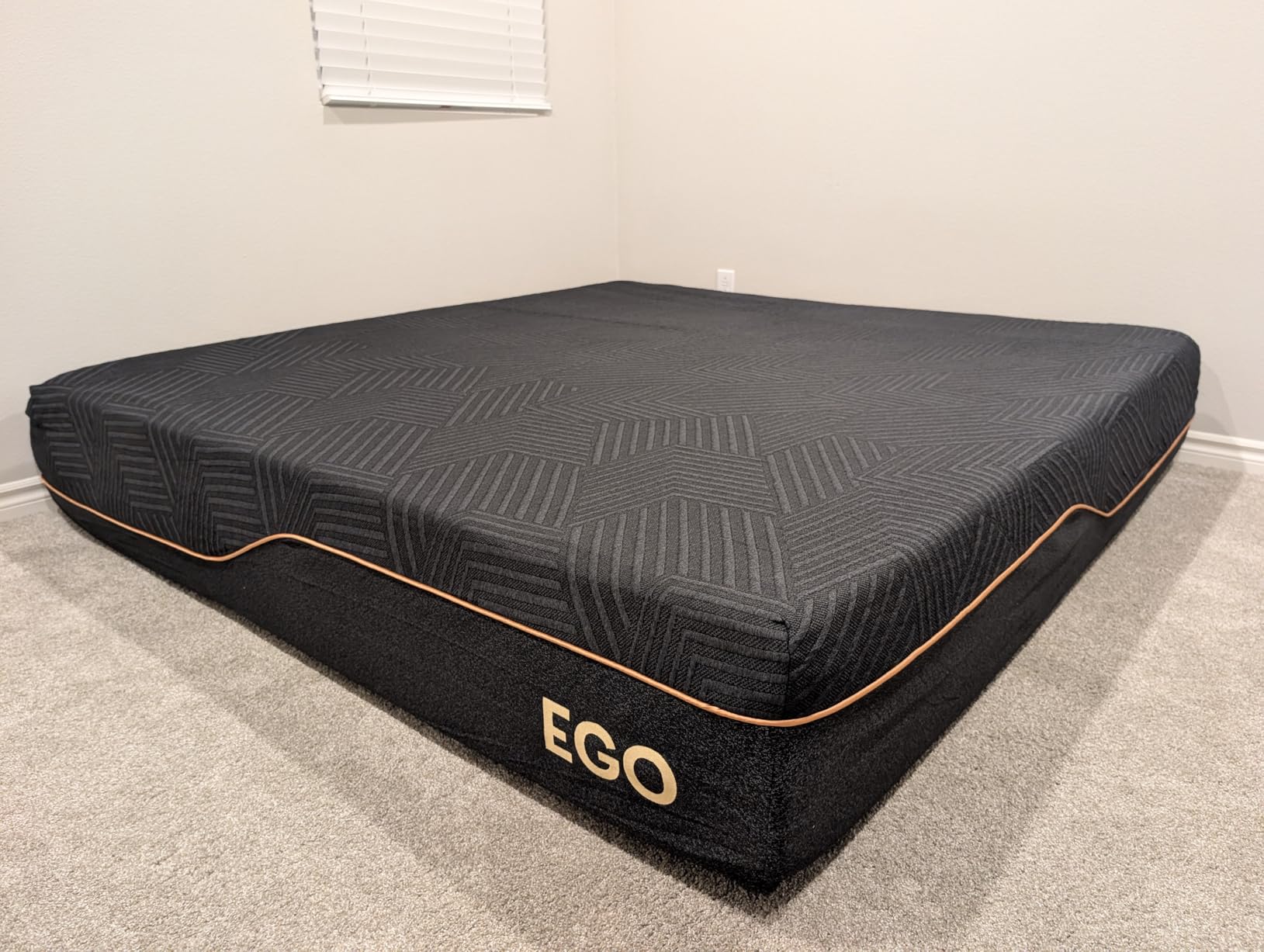 MLILY EGOHOME 14 Inch Queen Memory Foam Mattress for Back Pain, Cooling Copper Gel Bed in a Box, Foam Made in USA, CertiPUR-US Certified, Therapeutic Medium Firm, 60x80x14 Black customer photo 2