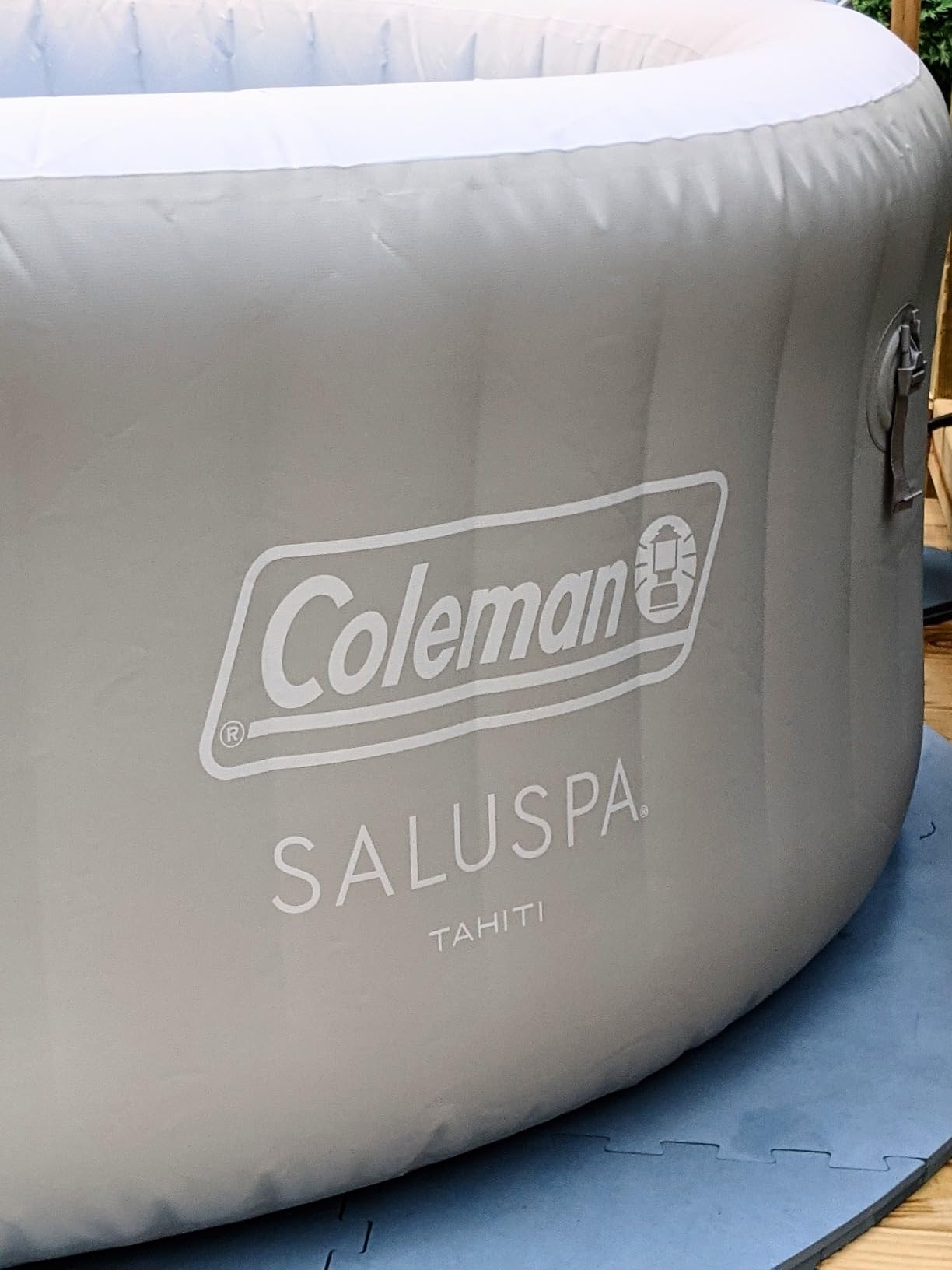 Coleman Palm Springs EnergySense AirJet Inflatable Hot Tub Spa (77 inch x 28 inch) | Portable Hot Tub with 2 Covers (1 Energy-Efficient Thermal Cover and 1 Standard Cover) | Fits Up to 4-6 Persons | Green customer photo 1