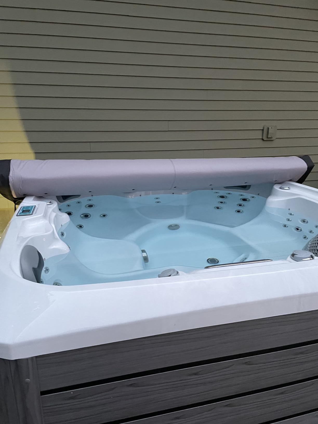 Comfort Hot Tubs - Hot Tub Spa - Seats 5-6 People - 51 Jets - Standard Heavy Duty Flip Cover, Water Fountains, Ozonator, LED Lights, Headrests, and More customer photo 2