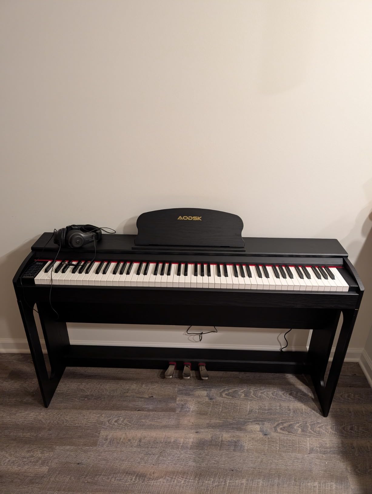 AODSK 88-Key Weighted keyboard piano,Hammer Action Digital Piano with Speakers,Furniture Stand and Triple Pedals,piano keyboard 88 keys Beginner's Course- Support Headphones,Piano Lessons,B-83S customer photo 1