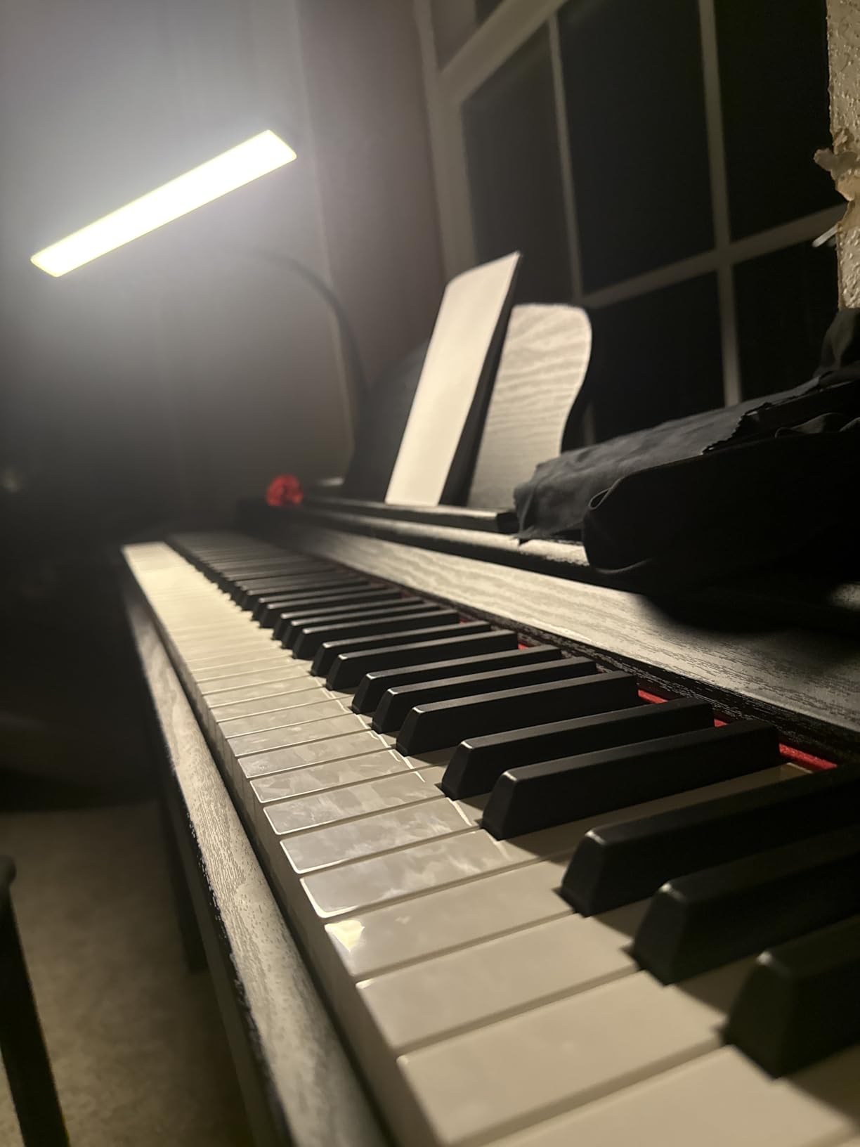 AODSK 88-Key Weighted keyboard piano,Hammer Action Digital Piano with Speakers,Furniture Stand and Triple Pedals,piano keyboard 88 keys Beginner's Course- Support Headphones,Piano Lessons,B-83S customer photo 2