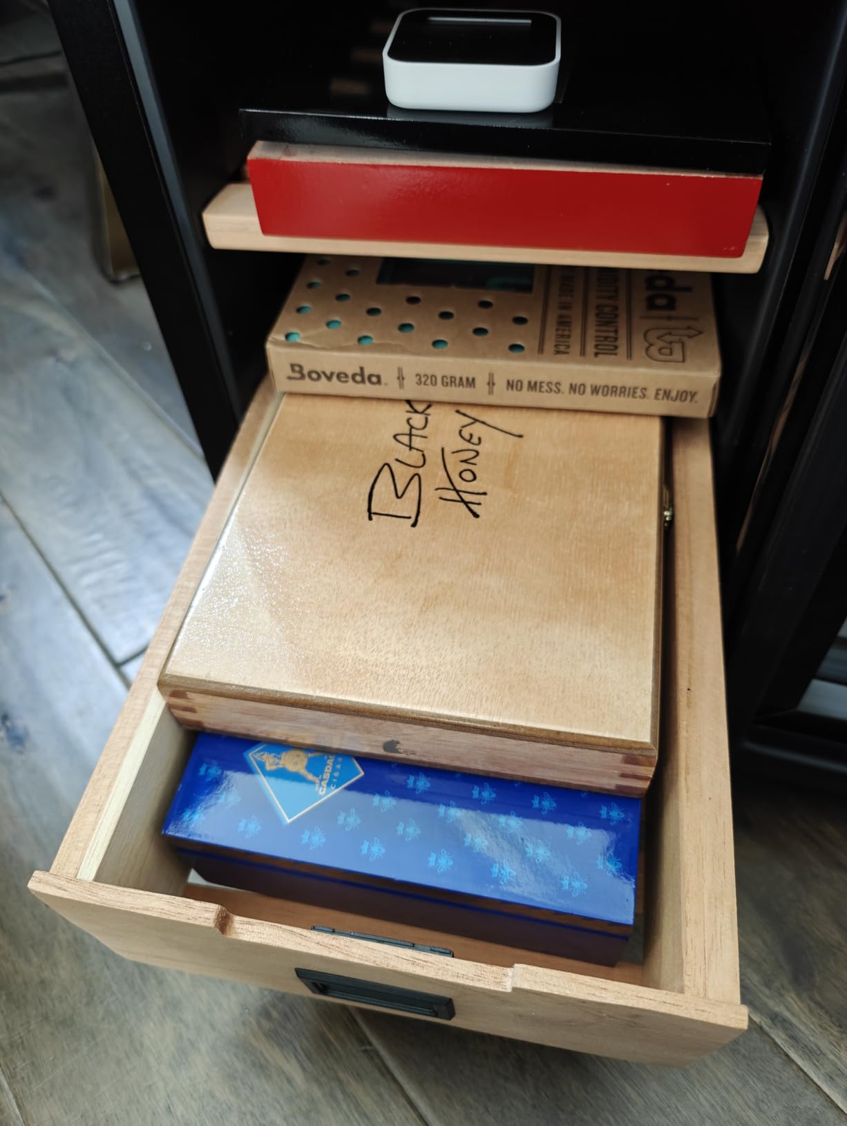 KingChii 48L Electric Cigar Humidors, Temperature Control Cabinet with Spanish Cedar Wood Shelves & Drawer Hygrometer (300 Counts Capacity) customer photo 2