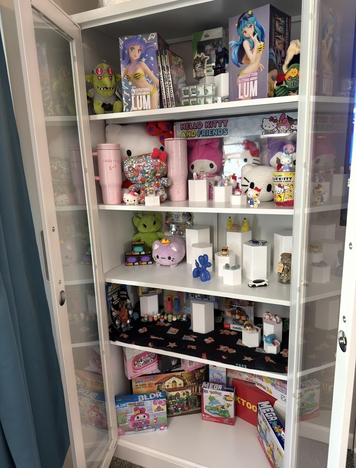 PEUKC Display Cabinet with Glass Doors, 71 Inches Metal Display Case with 4 Adjustable Shelves, Curio Storage Cabinet with Lock for Home, Office, Book, Pantry, Assemble Required (White) customer photo 2