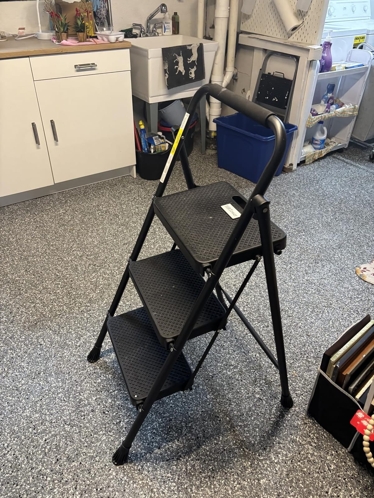 HBTower 5 Step Ladder, Folding Step Stool with Wide Anti-Slip Pedal, Tool Tray & Handrails, 330lbs Capacity for Home and Kitchen, Black customer photo 2