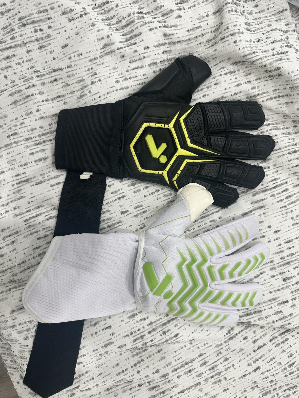 Storelli Electric Goalkeeper Gloves, High-Impact Hand Protection with 5 Removable Finger Spines and Wrist Strap customer photo 1