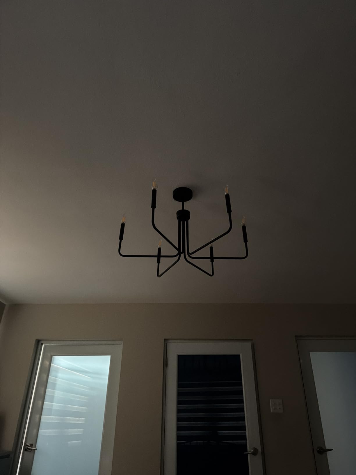Black Chandelier, 6-Light Farmhouse Chandelier for Dining Room Lighting Fixtures Hanging, Industrial Modern Chandelier for Bedroom, Foyer, Hall, Kitchen, Living Room, Entryway (No Assembly Required) customer photo 1