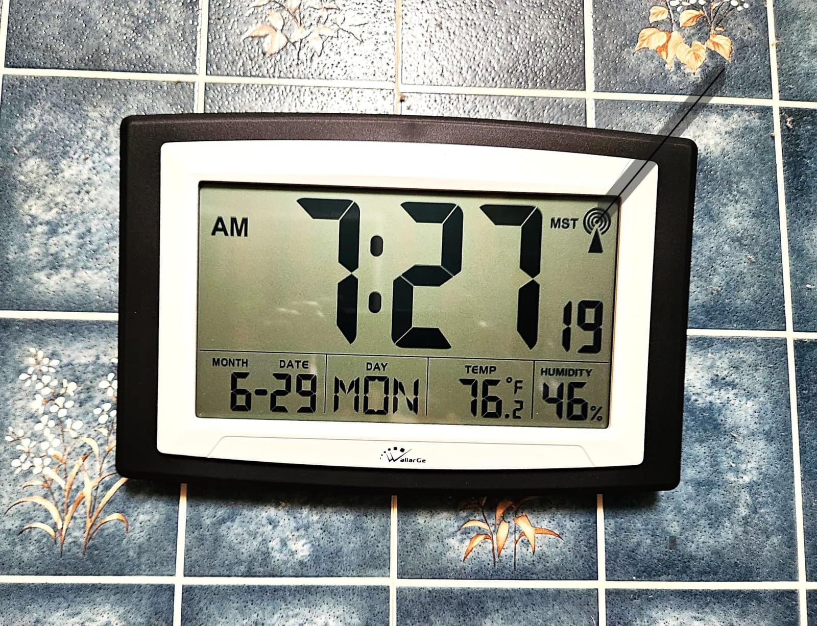 WallarGe Self-Setting Atomic Digital Wall Clock with Auto DST | Battery Operated, Large Display with Temperature, Date and Day, 4 Time Zones, Wall Mount/Desktop Clock for Classroom, Office customer photo 1