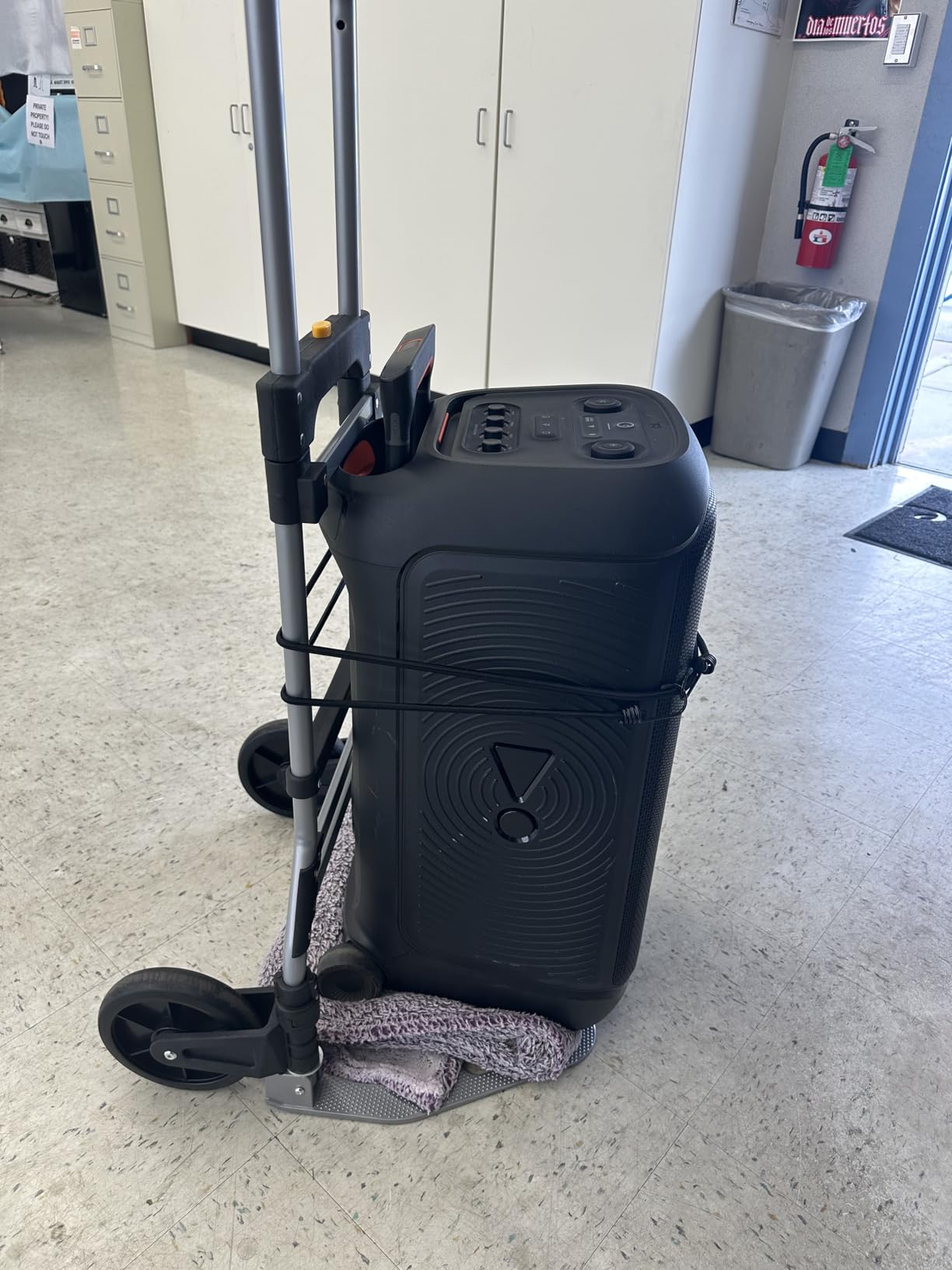 330 LB Capacity Folding Hand Truck Dolly Cart, Portable Aluminum Dolly Cart with Telescoping Handle and Rubber Wheels for Moving,Shopping,Travel,Office Use customer photo 1