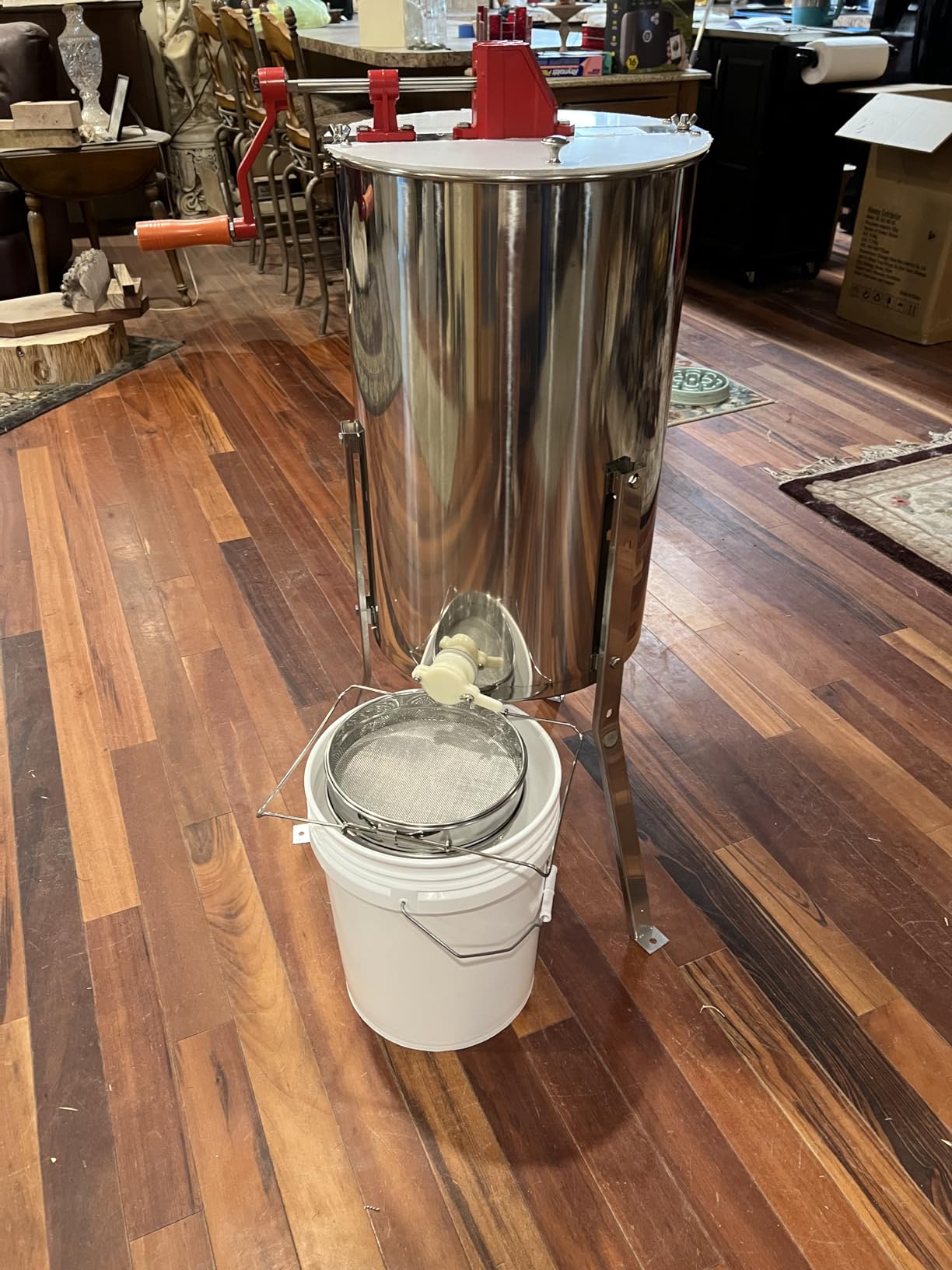 VEVOR 3 Frame Manual Honey Extractor Stainless Steel Beekeeping Extraction with Hand Crank, Clear Lid and Height Adjustable Stand, Honey Extractor for Beginner Backyard Beekeeping, Small Apiaries customer photo 2