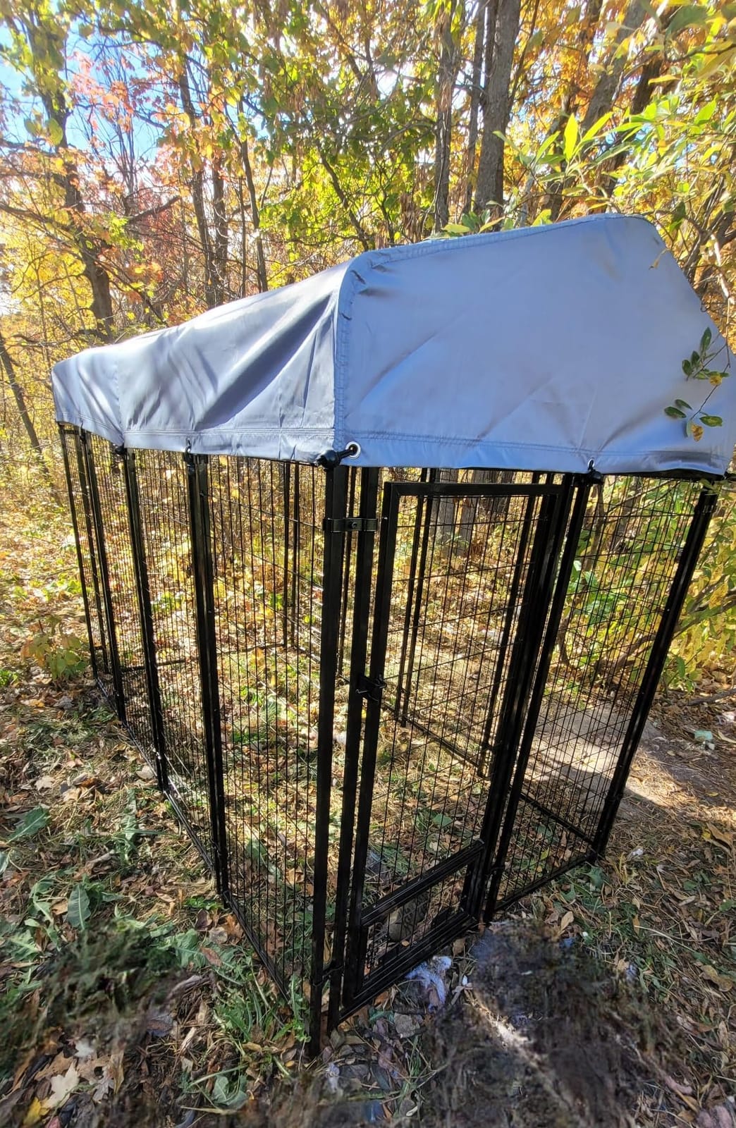 LEMBERI 8x4x6FT Outdoor Dog Kennel, Heavy Duty Galvanized Steel Escape-Proof Dog Run for Large Dogs, Double-Latch Gate, Reflective Silver Heat Dissipation Waterproof Roof, 2 Stainless Steel Bowls customer photo 1