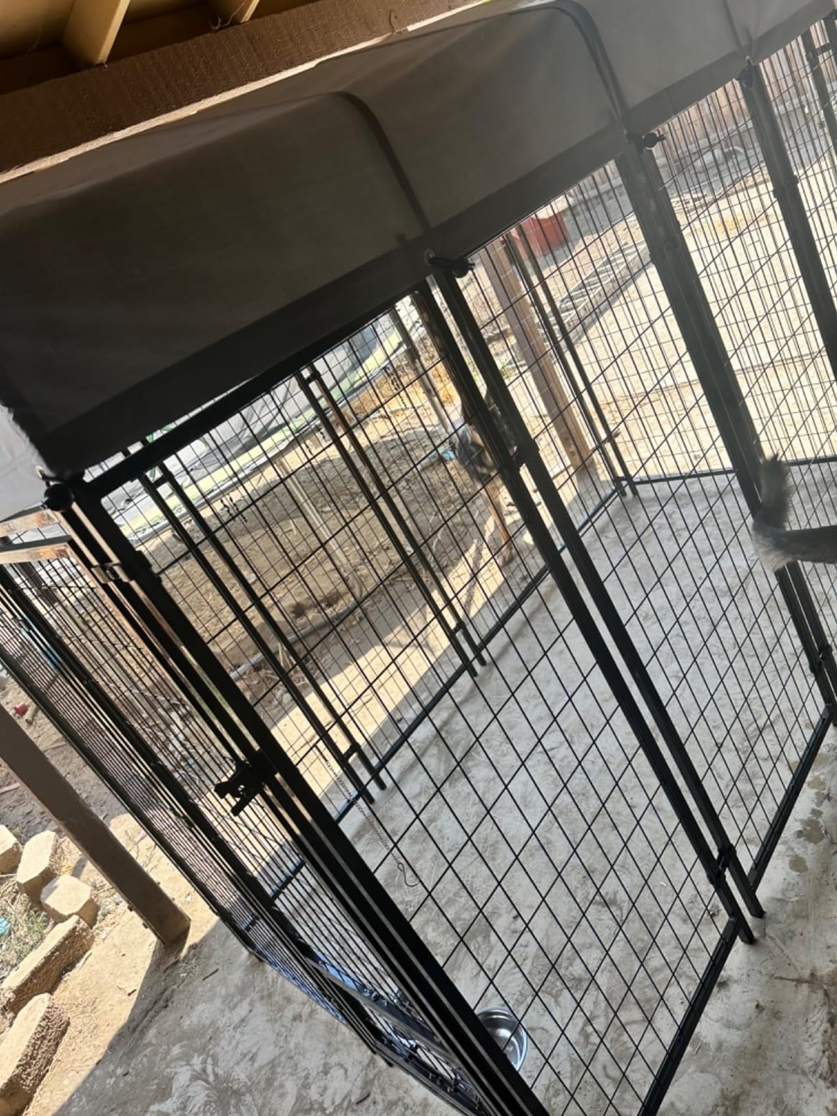 LEMBERI 8x4x6FT Outdoor Dog Kennel, Heavy Duty Galvanized Steel Escape-Proof Dog Run for Large Dogs, Double-Latch Gate, Reflective Silver Heat Dissipation Waterproof Roof, 2 Stainless Steel Bowls customer photo 2