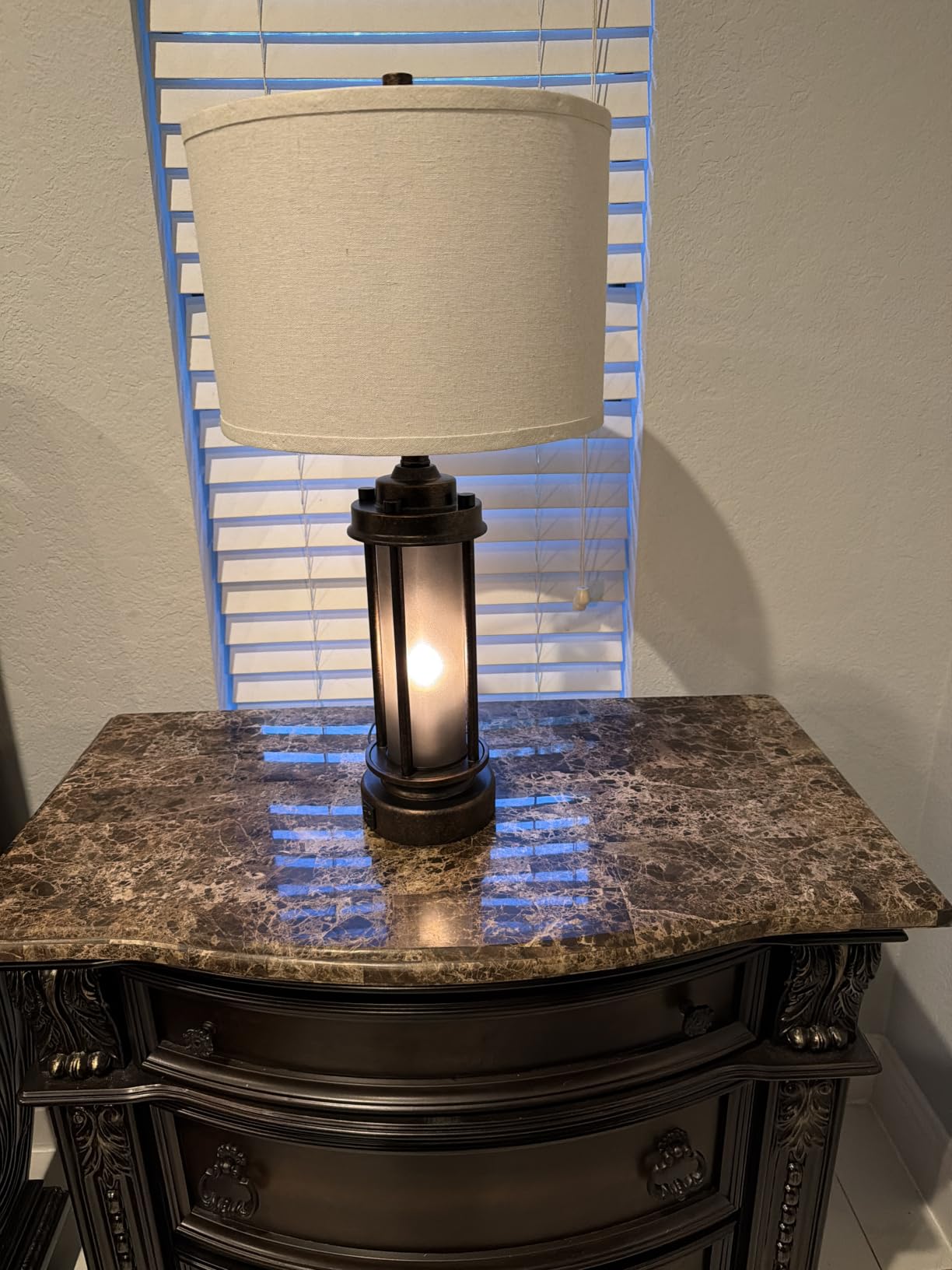 AIEAMPDO Set of 2 Farmhouse Table Lamps for Living Room with USB C+A Ports customer photo 2