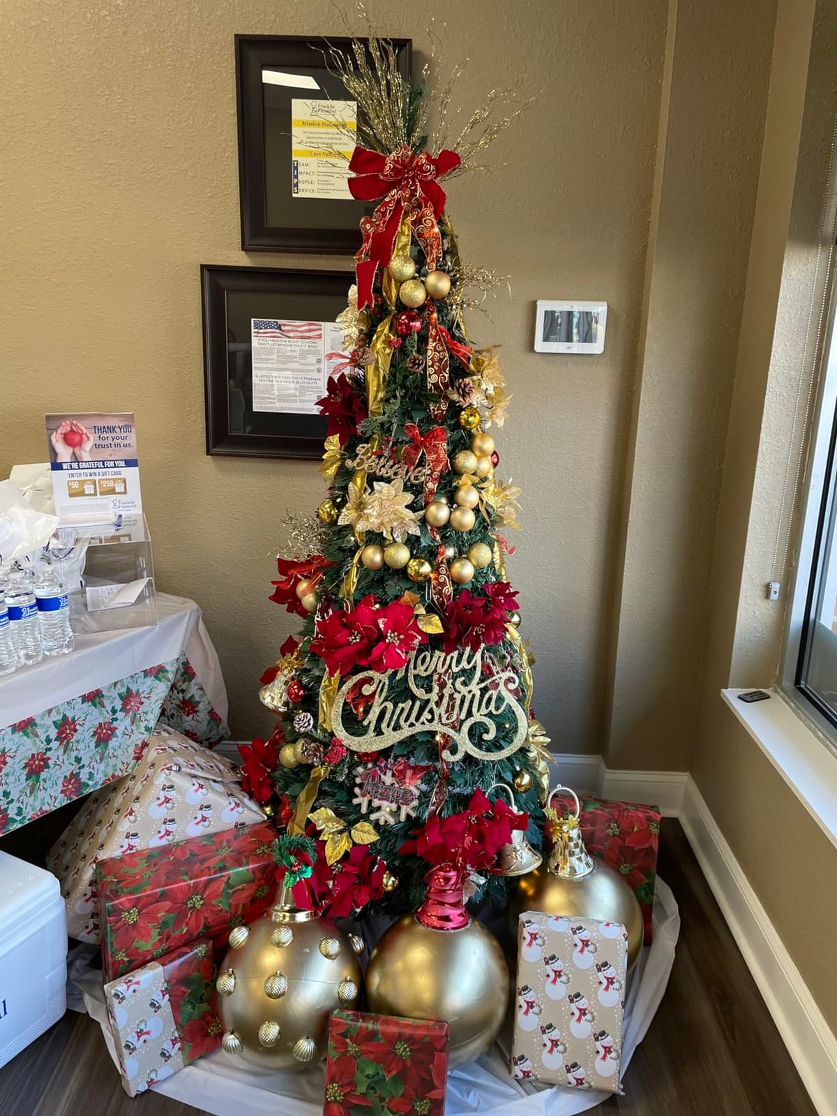 Pre-lit Christmas Tree - 6.5 Ft Fully Decorated Pull Up Christmas Tree with Remote, 200 LED Lights, Ornaments, Red&Gold Ribbon, Bows, Easy Assemble Collapsible Xmas Trees Holiday Party Decor customer photo 1