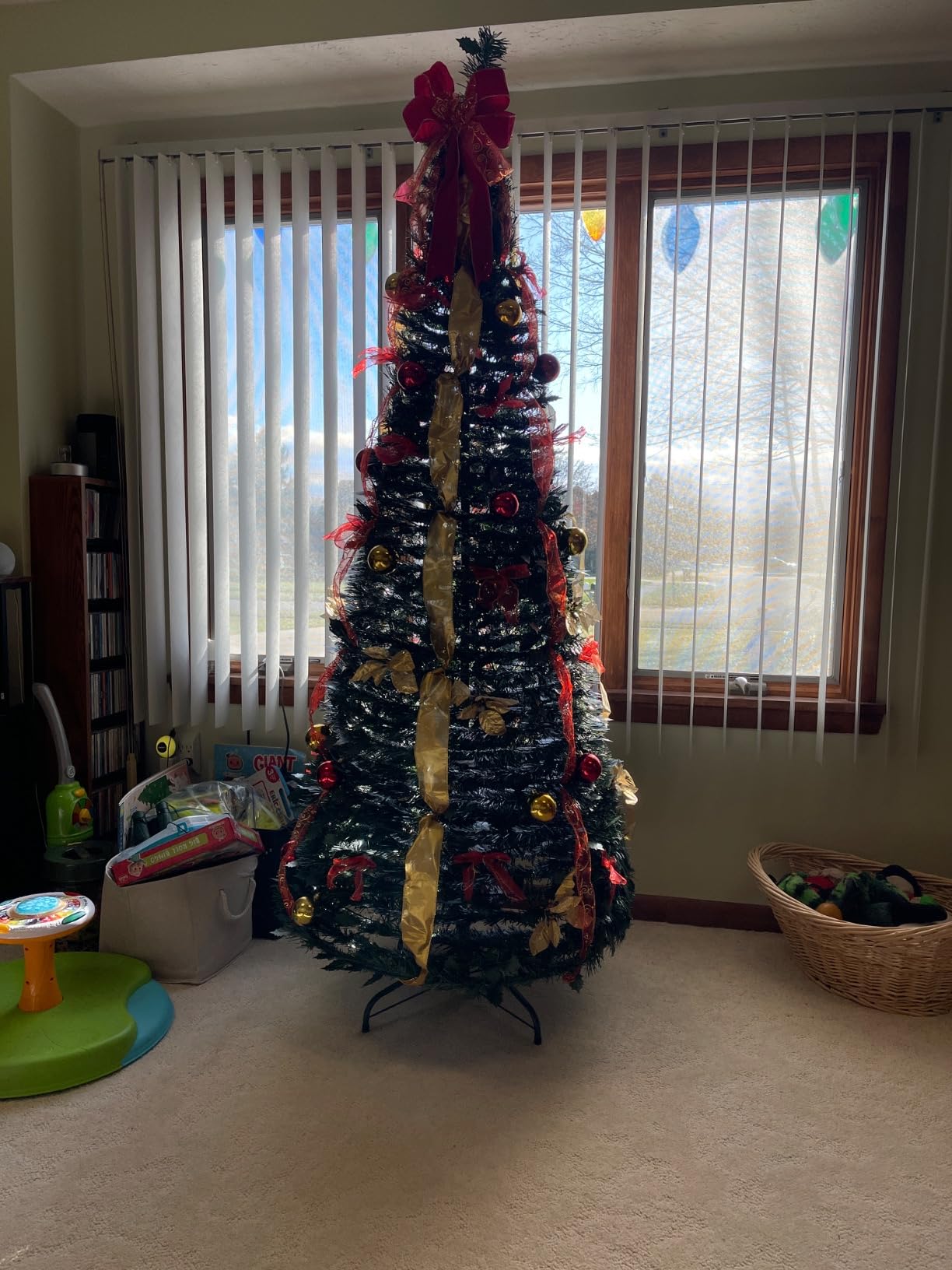 Pre-lit Christmas Tree - 6.5 Ft Fully Decorated Pull Up Christmas Tree with Remote, 200 LED Lights, Ornaments, Red&Gold Ribbon, Bows, Easy Assemble Collapsible Xmas Trees Holiday Party Decor customer photo 2