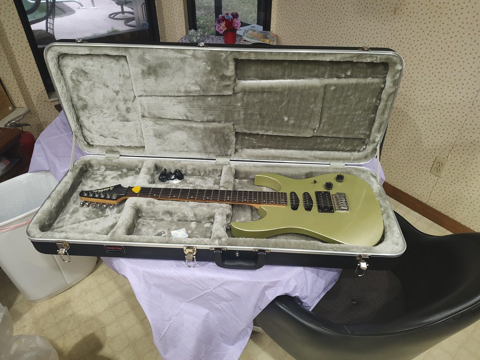 GHOSTFIRE Electric Guitar ABS Hard Case for ST/TL/JAG, GC-REG Black | Portable Hard-Shell Case With Lock, Super Thick Case Fit for Guitar, Soft Velvet Lining Suitable Inner Design customer photo 2