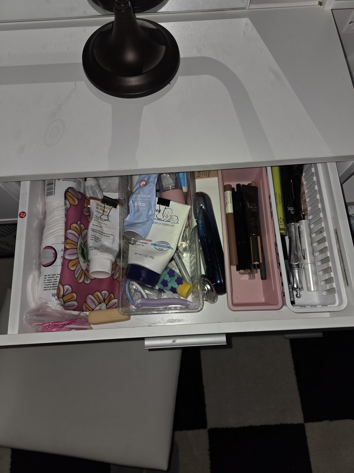 Fameill Vanity Desk with Mirror and Lights, Makeup Vanity with 5 Drawers, Makeup Desk with Charging Station and Ample Storage, Dressing Table with Chair for Bedroom (White) customer photo 1