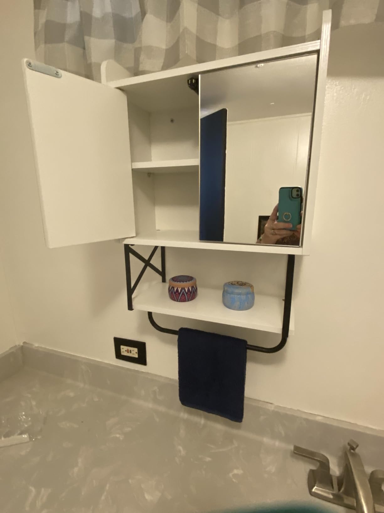HOOBRO Medicine Wall Cabinet with Mirror, Bathroom Storage Cabinet with Hidden Space and Towel Bar, Double Mirrored Doors, Detachable Shelf, for Bathroom, Living Room, White BW41CW01 customer photo 1