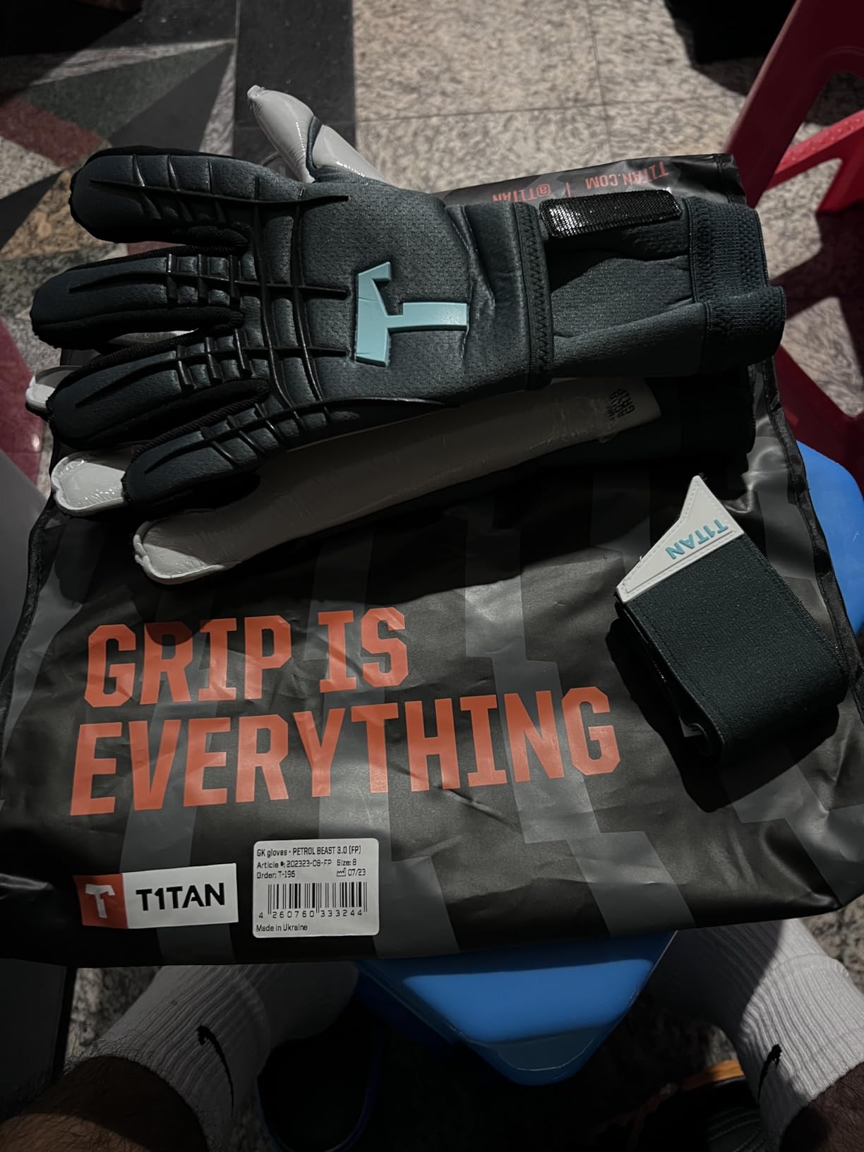 T1TAN Beast Goalkeeper Gloves - with Finger Protection - Soccer Goalie Gloves Adult - Professional Goal Keeper Gloves for Youth, Men & Women - Size 6-11 customer photo 2