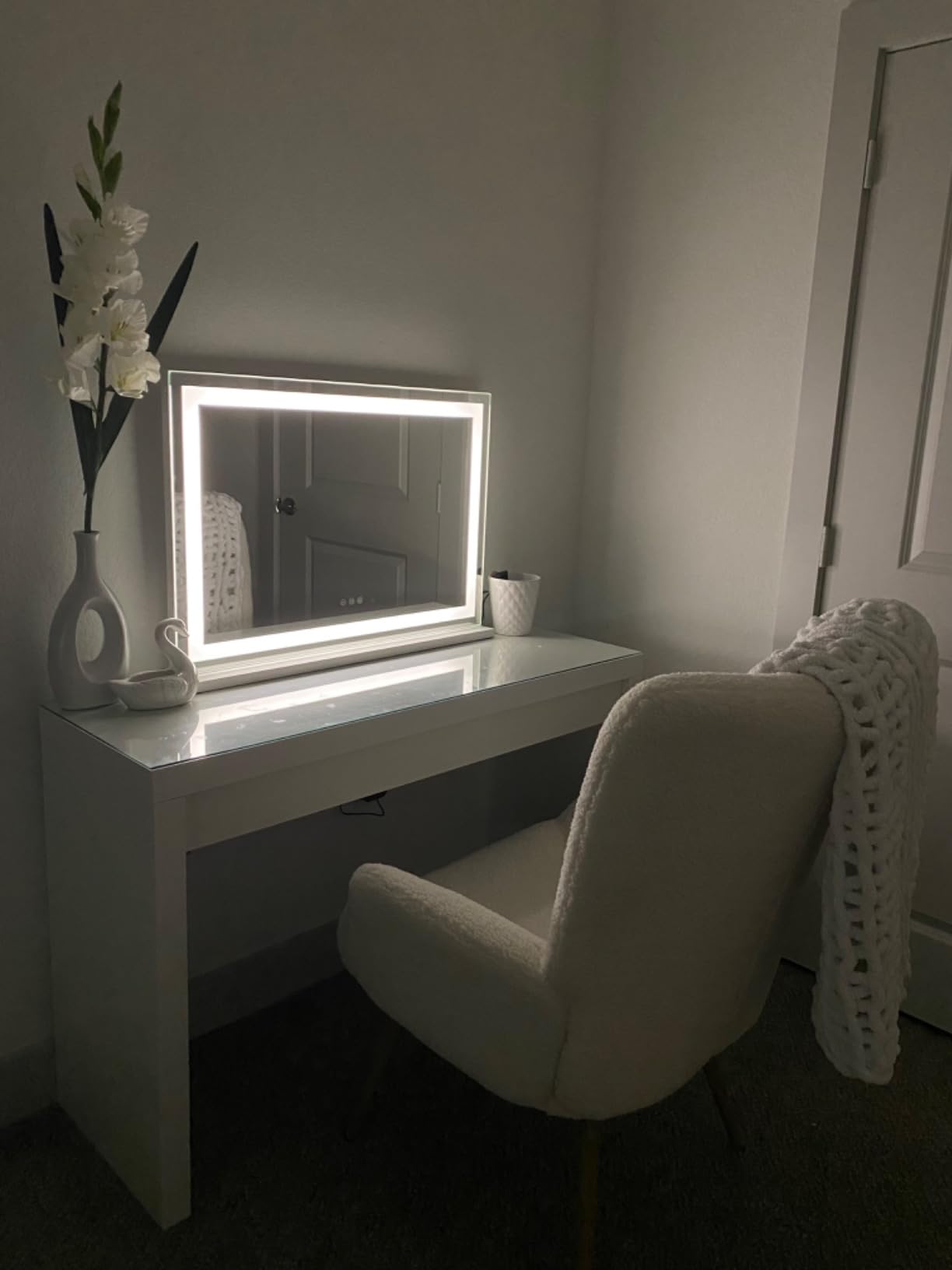 Yaheetech Barrel Chair, Fuzzy Accent Chair with High Back, White, Boucle Fabric Armchair with Soft Padded, Modern Vanity Chair, for Living Room Bedroom Makeup Room customer photo 1