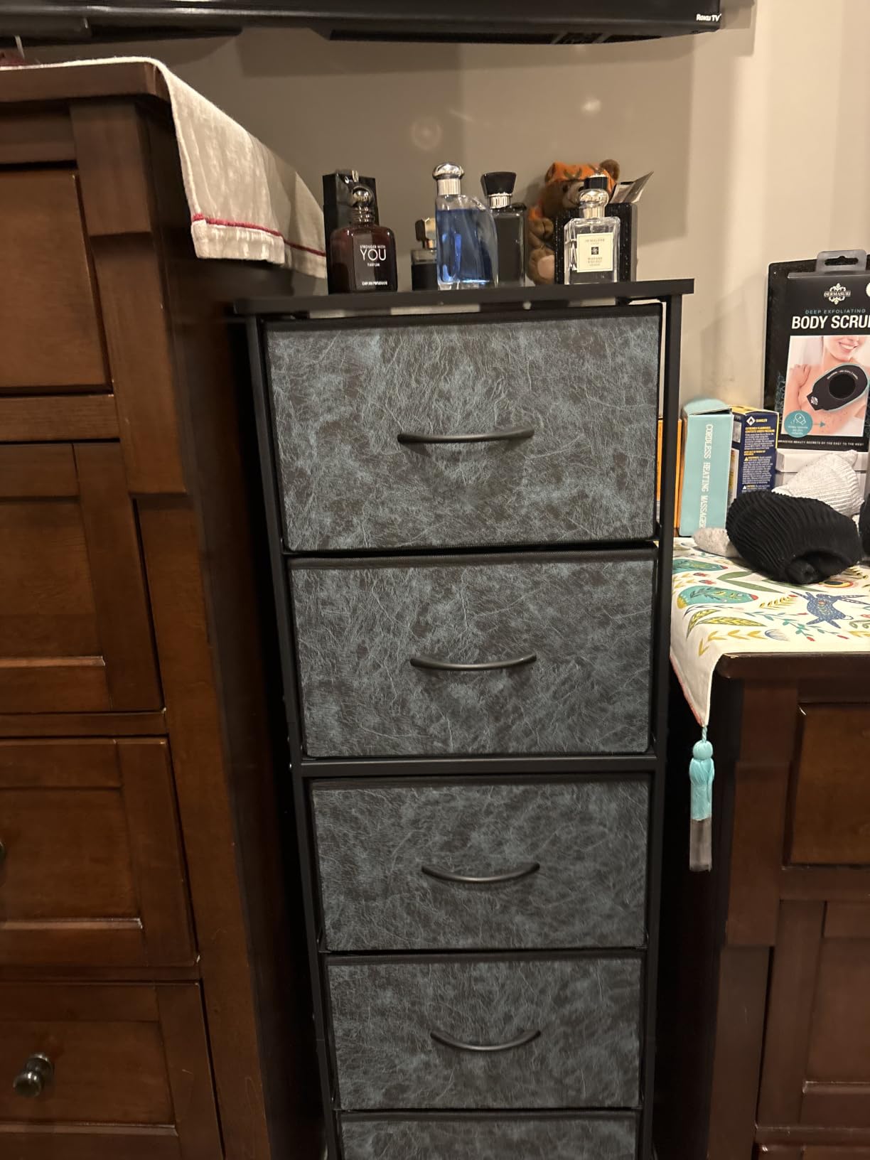 WLIVE Fabric Dresser for Bedroom, 5-Drawer Tall Dressers, Storage Organizer with Fabric Bins, Wood Top, Sturdy Steel Frame, Chest of Drawers for Closet, Hallway, Rustic Brown Wood Grain Print customer photo 1