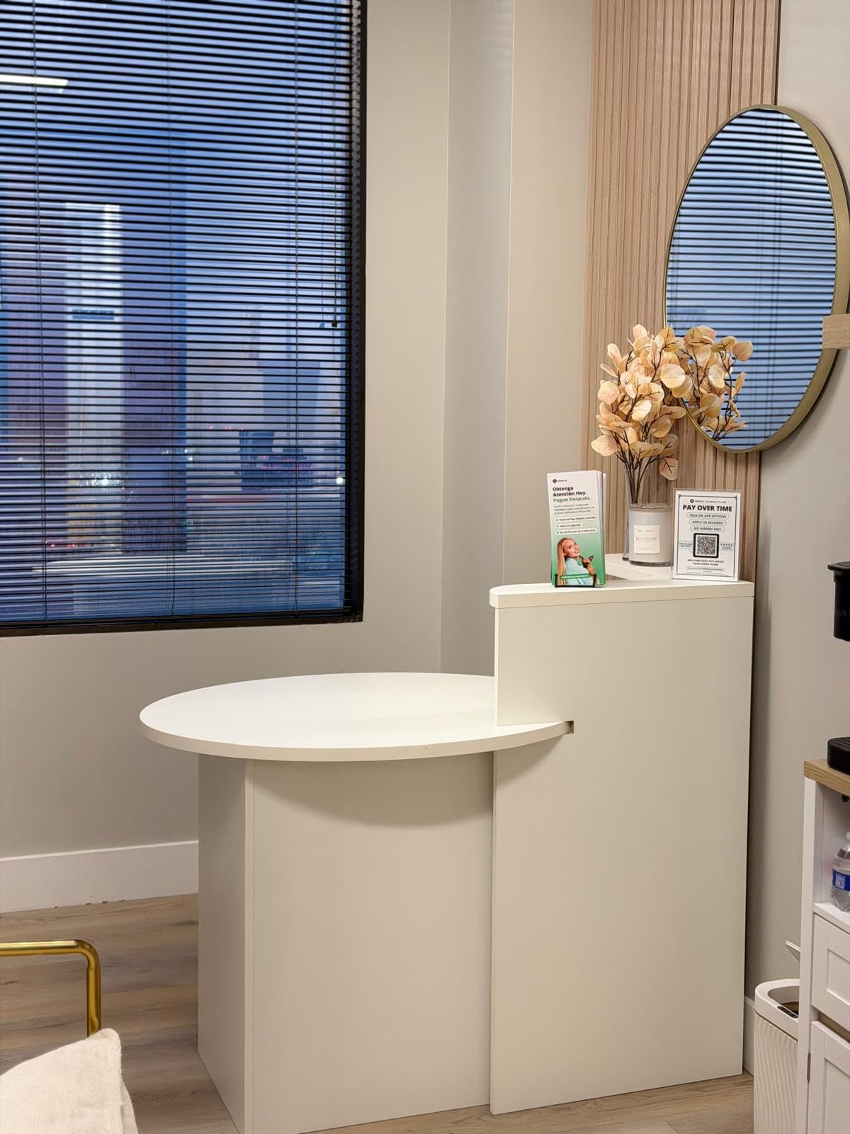 GIANTEX Reception Desk, Front Counter Desk with Lockable Drawer, Checkout Table with Round Tabletop, Corner Shelf & Adjustable Shelf for Office Beauty Salon Retail Store (White & Brown) customer photo 2
