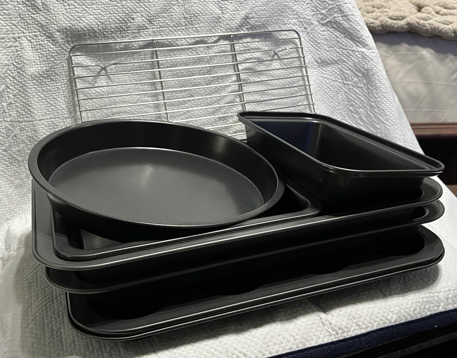 EWFEN Bakeware Sets, Baking Pans Set, Nonstick Oven Pan for Kitchen with Wider Grips, 7-Piece with Round/Square Cake Pan, Loaf Pan, Muffin Pan, Cookie Sheet, Roast Pan, Cooling Rack, Carbon Steel customer photo 2