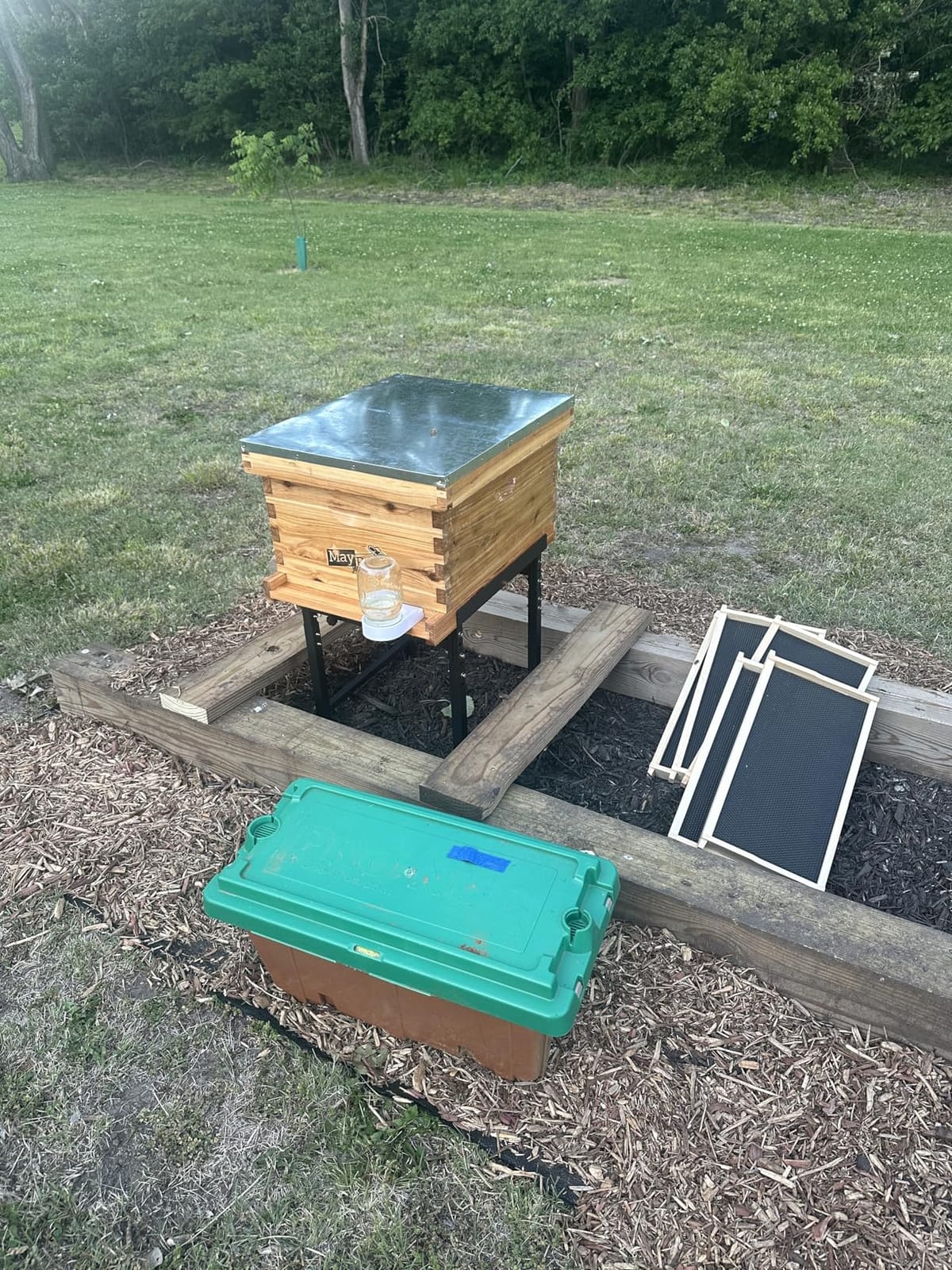 MayBee Adjustable Metal Bee Hive Stand, Adjustable Height(16.1