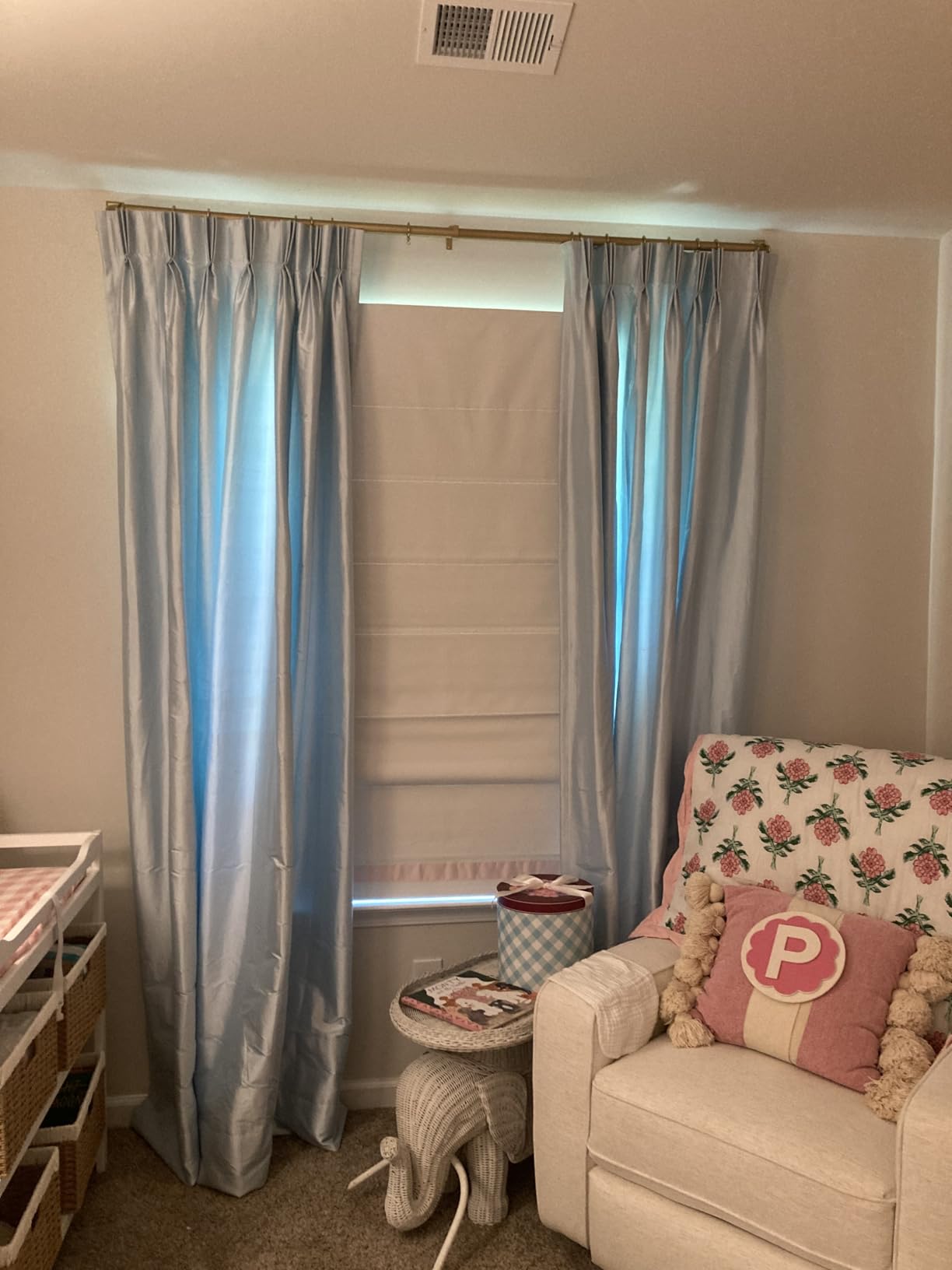 Sun Zero Marline Pink Ribbon Border 100% Total Blackout Cordless Roman Shade, Pink/White, 33