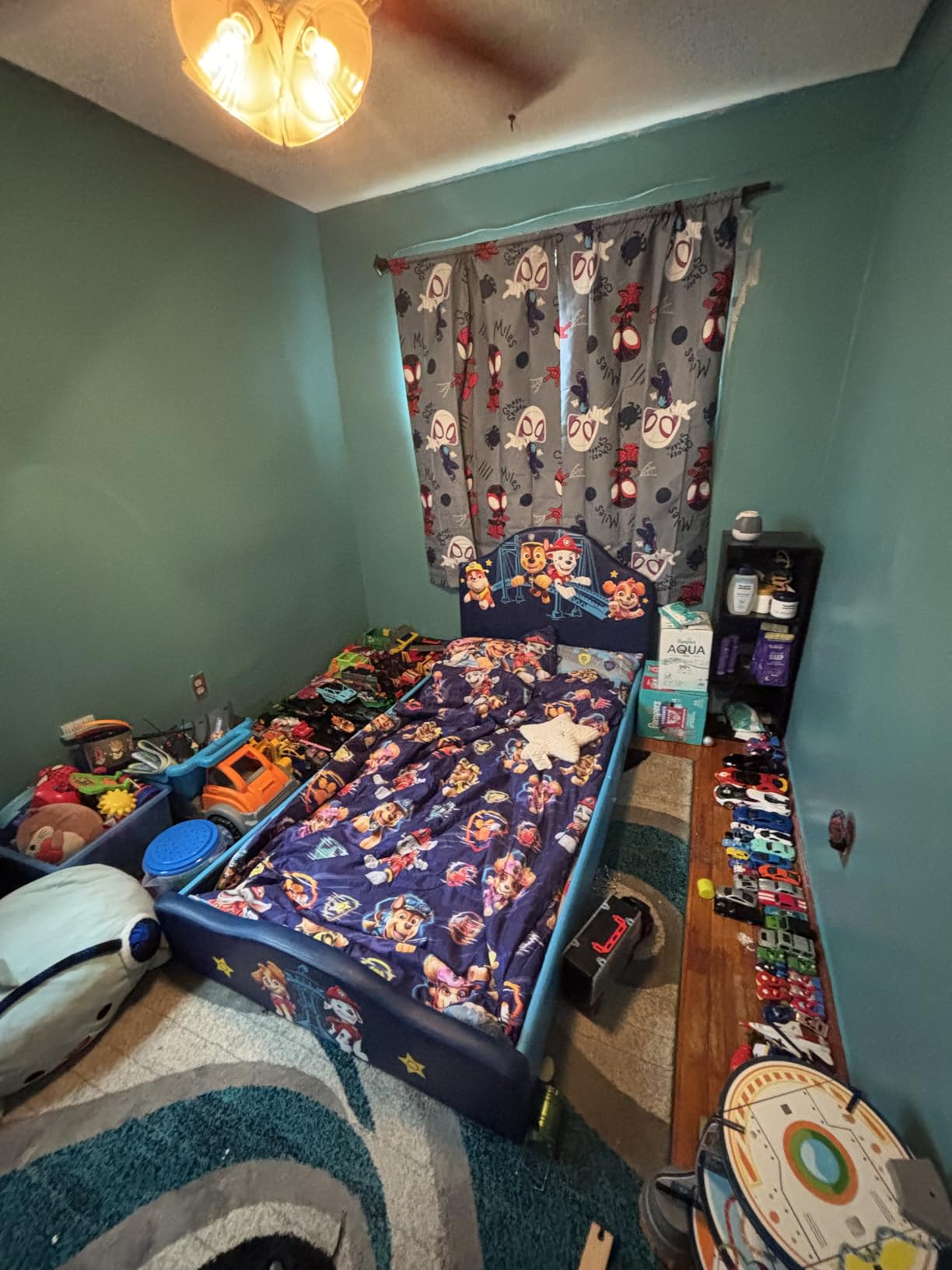 Delta Children Marvel Spider Man Upholstered Twin Bed, Red/Blue customer photo 2