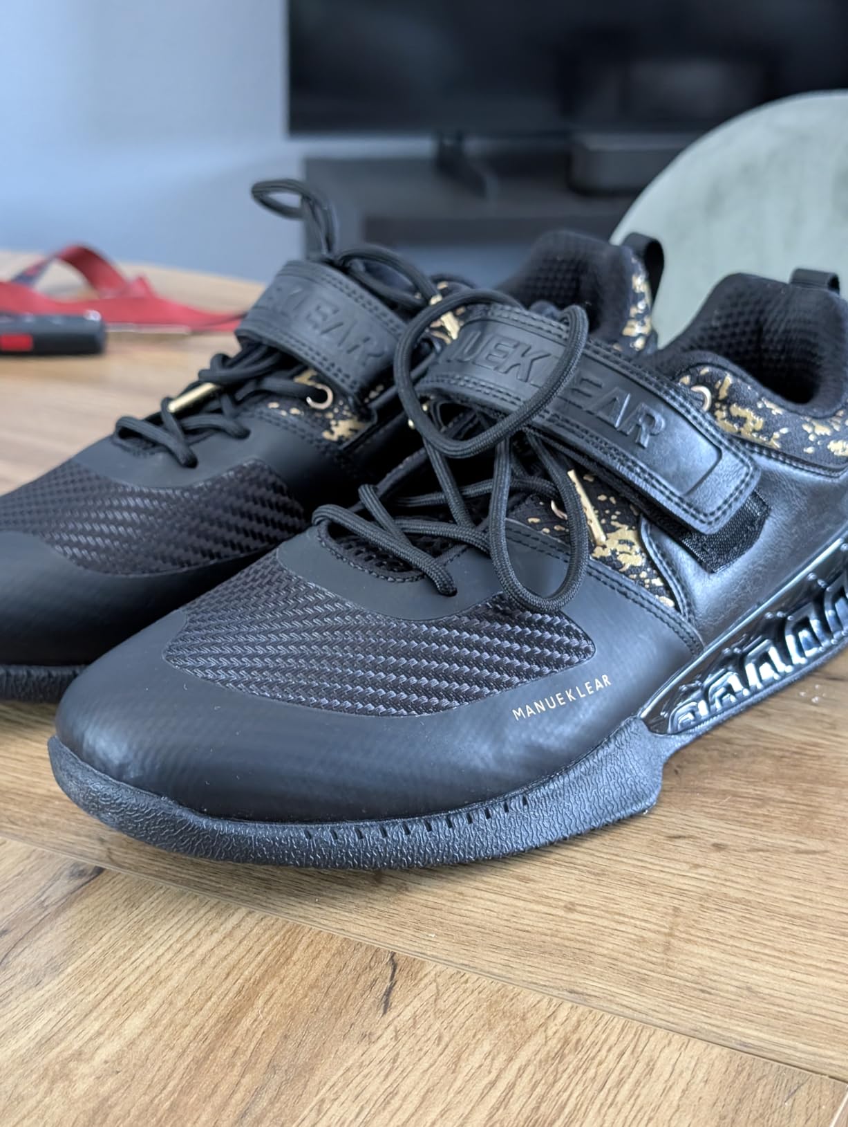 MANUEKLEAR Weight Lifting Shoes Men, Professional Training Weightlifting Shoes, Squat Shoes for Powerlifting with Rubber Non-Slip Sole customer photo 1