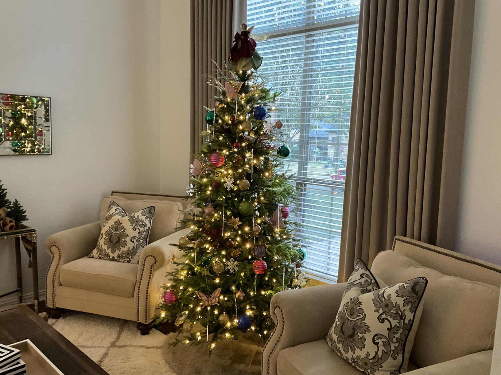 Hykolity 7.5 ft Prelit Christmas Tree with Realistic PE Foliage | 450 Warm White Led Lights, 3,325 Mixed PE and PVC Tips, Hinged Design and Sturdy Metal Stand customer photo 2