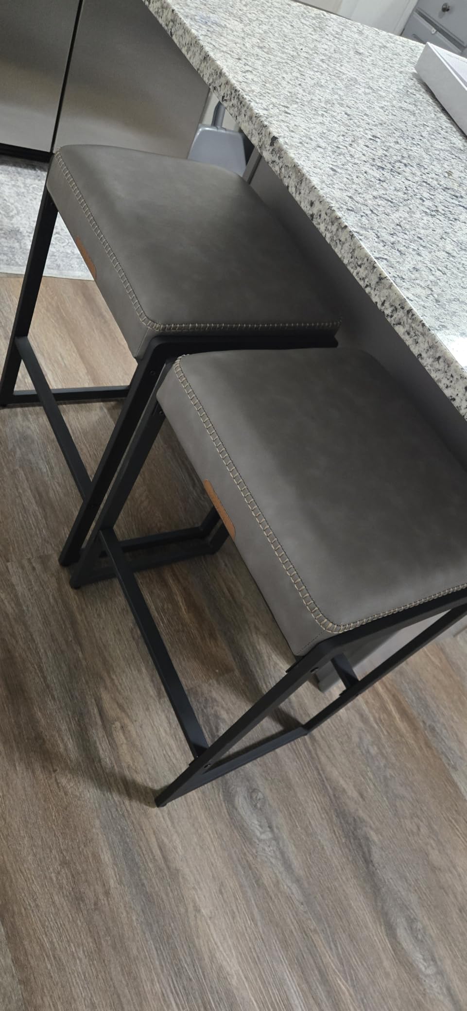 VASAGLE EKHO Collection - Bar Stools Set of 2, Counter Height Bar Stools, Synthetic Leather with Stitching, Mid-Century Modern, 26-Inch Tall, Kitchen Home Bar Dining Room, Caramel Brown ULBC086K01V1 customer photo 1