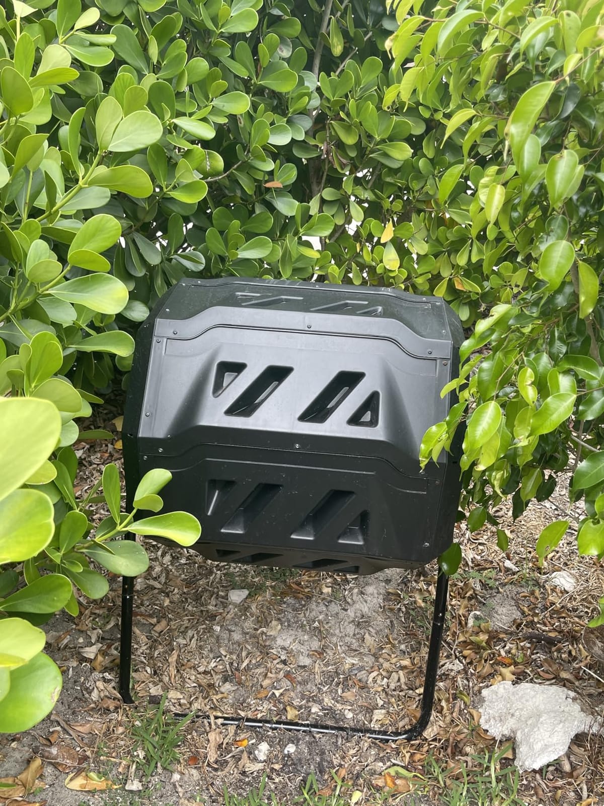 VEVOR Compost Bin, 43-Gal Dual Chamber Composting Tumbler, Large Tumbling Rotating Composter with 2 Sliding Doors and Steel Frame, BPA Free Composter Bin Tumbler for Garden, Kitchen, Yard, Outdoor customer photo 1