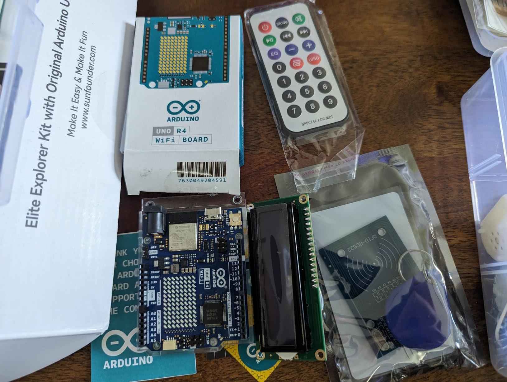 SunFounder Elite Explorer Kit with Original Arduino Uno R4 WiFi, RoHS Compliant, Bluetooth IoT ESP32 IIC LCD1602 OLED, Super Starter Kit, Online Tutorials & Video Courses for Beginners & Engineers customer photo 2