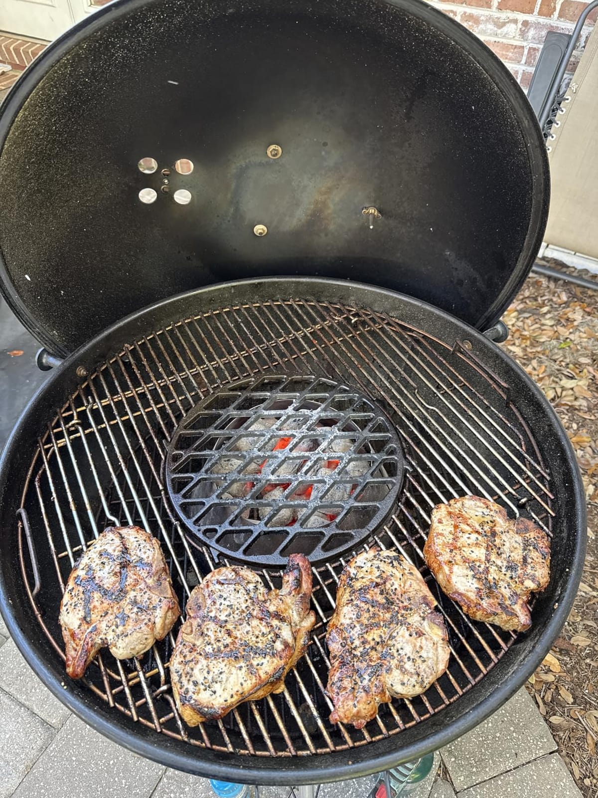 Weber Master-Touch Charcoal Grill, 26-Inch, Black customer photo 1