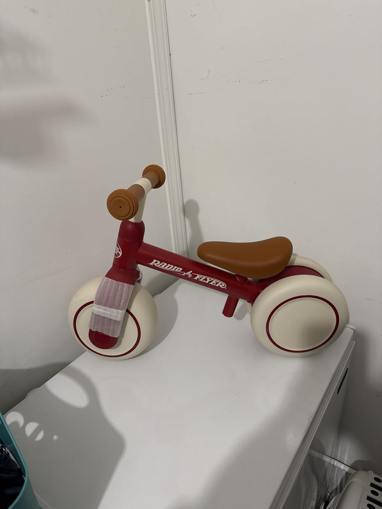 Radio Flyer Steady Start Balance Bike, for Kids Ages 1-3, Red, Kid & Toddler Balance Bike, Pedal-Free for Quick Learning, Wide Front and Dual Rear Tires, Tool-Free Adjustable Seat customer photo 1