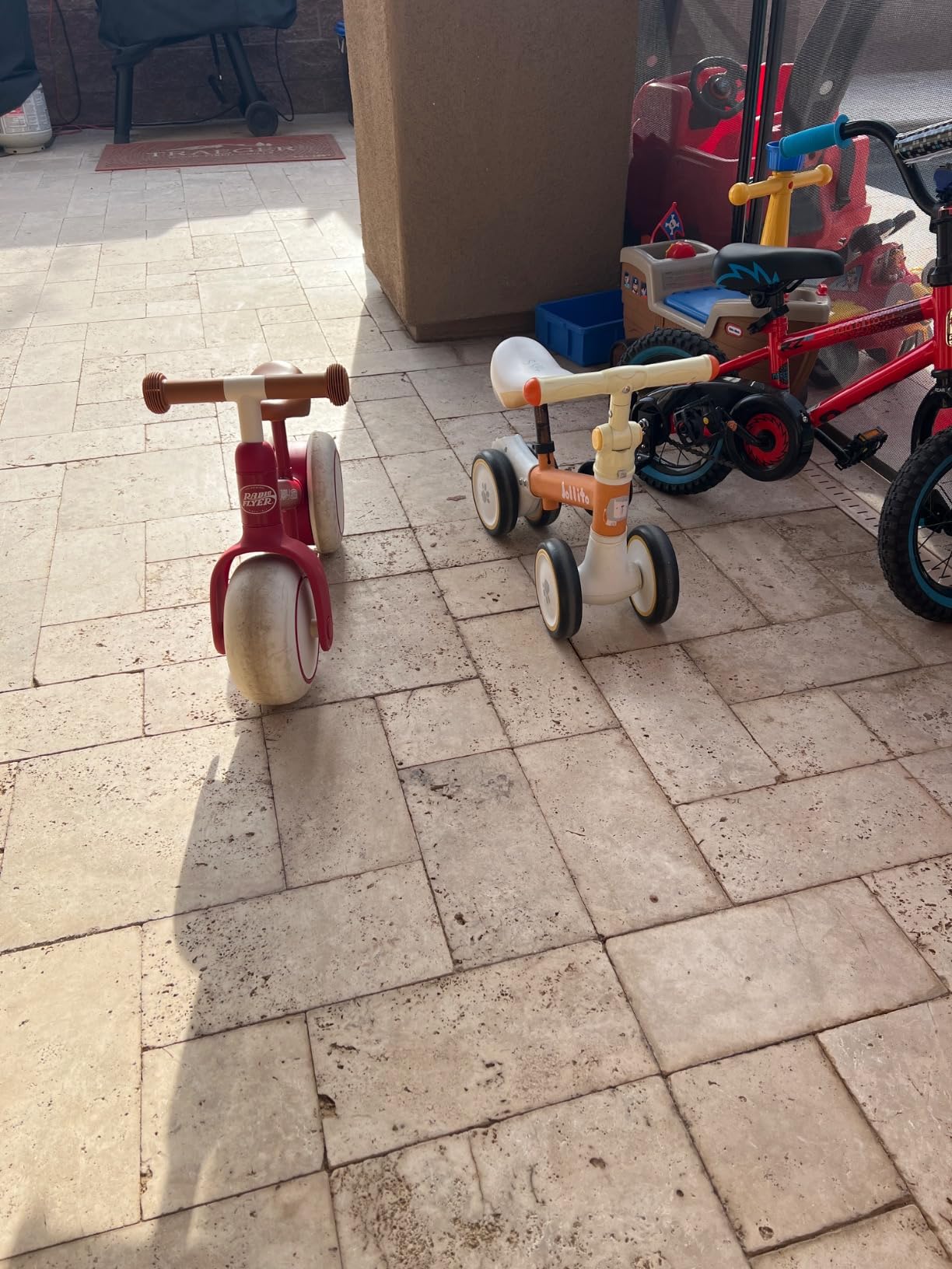 Radio Flyer Steady Start Balance Bike, for Kids Ages 1-3, Red, Kid & Toddler Balance Bike, Pedal-Free for Quick Learning, Wide Front and Dual Rear Tires, Tool-Free Adjustable Seat customer photo 2