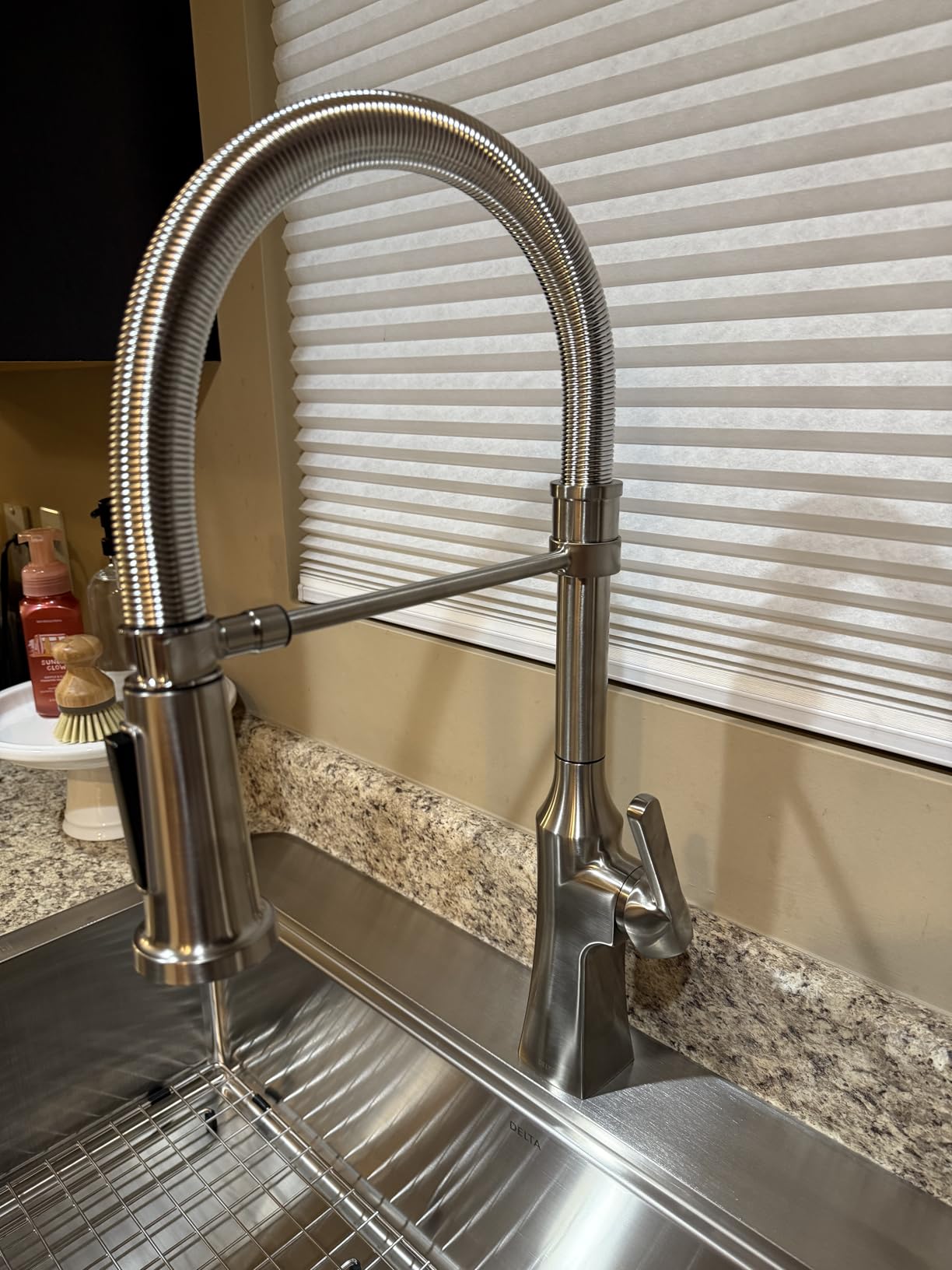 Delta Ermelo Pro Style Commercial Kitchen Faucet with Pull Down Sprayer, Brushed Nickel Single Hole Kitchen Sink Faucet, Single Handle, Stainless 18887-SS-DST customer photo 1