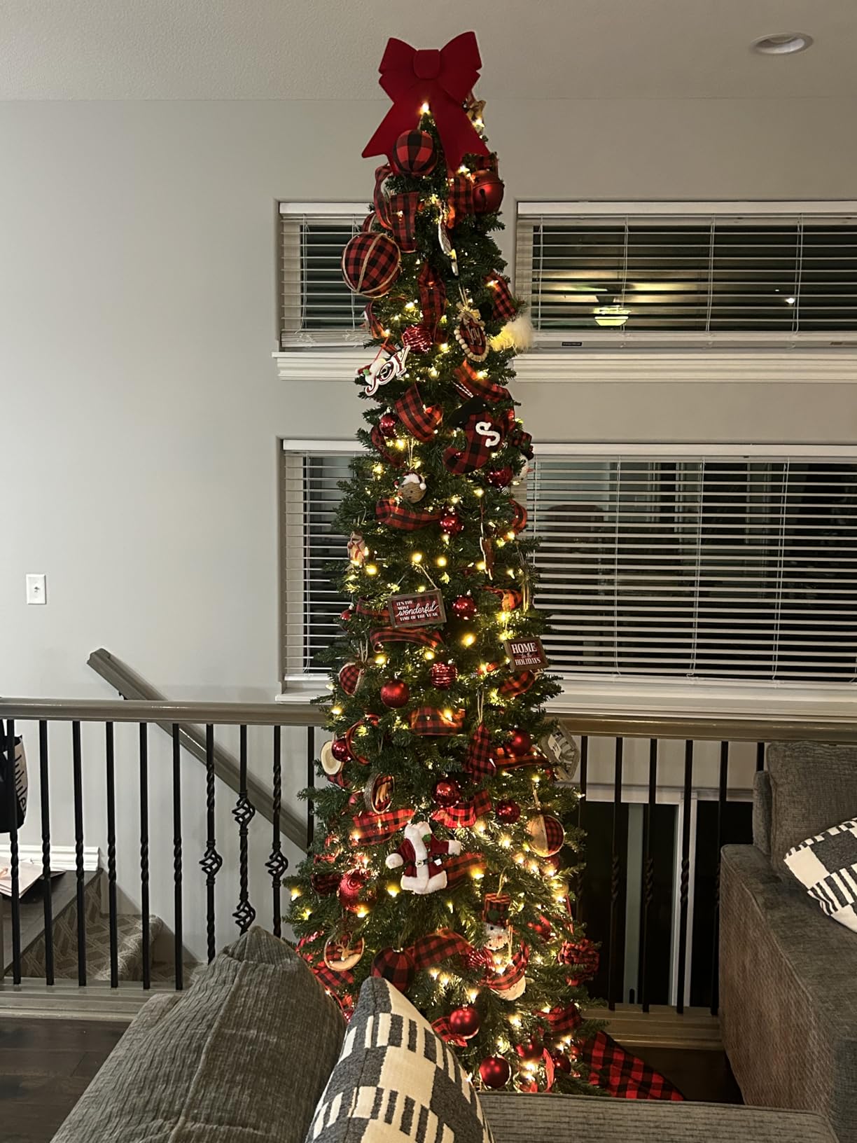 Goplus 5ft Slim Pencil Christmas Tree, Artificial Unlit Skinny Xmas Tree with 220 Branch Tips, Sturdy Metal Stand, for Home Office Decor customer photo 2