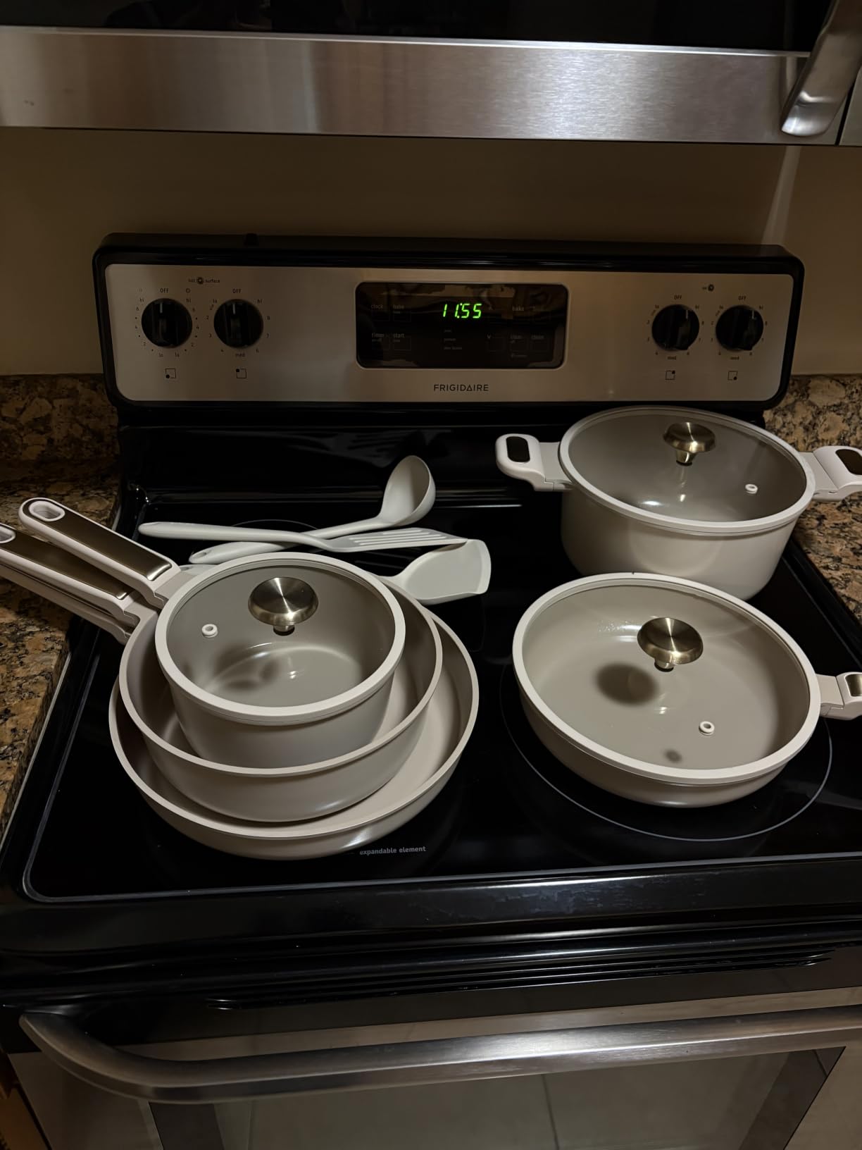 CAROTE 14 Pcs Pots and Pans Set Nonstick,Cookware Set Kitchen Cooking Set with Utensil and Pan Protectors customer photo 2