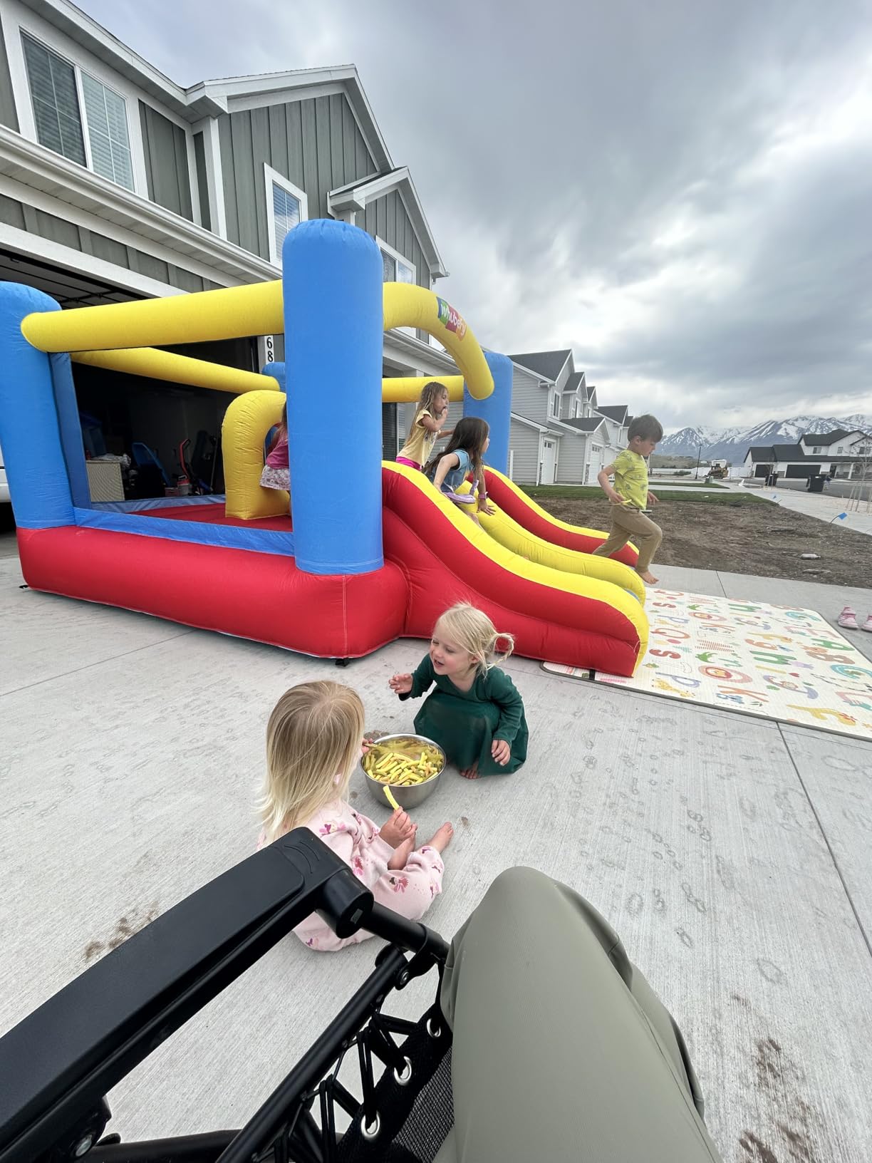 Whubefy 12.6FTx9FT Large Inflatable Bounce House for Kids 3-6 Big Kids 8-12 - Blow up Bouncy Castle with Blower, Double Slide, Obstacle, Indoor Outdoor Jump House for Family Backyard Christmas Party Gift customer photo 2