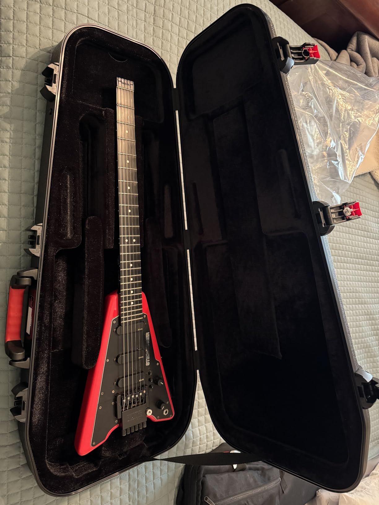 Gator Cases TSA Flight Case for Headless Electric Guitars | Military-grade molded shell TSA approved locking latch Ideal for air travel and touring gigs (GTSA-HEADLESSELEC) customer photo 1