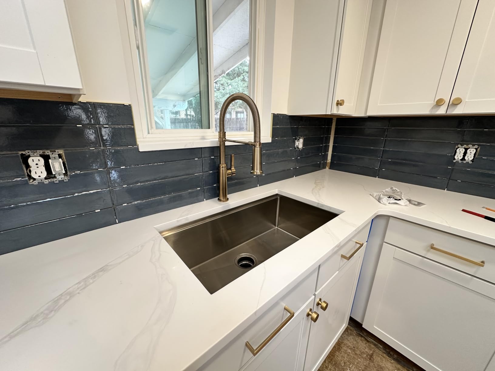 Delta Rhett Pro Style Commercial Kitchen Faucet with Pull Down Sprayer, Chrome Single Hole Kitchen Sink Faucet, Single Handle, Chrome 18829-DST customer photo 1
