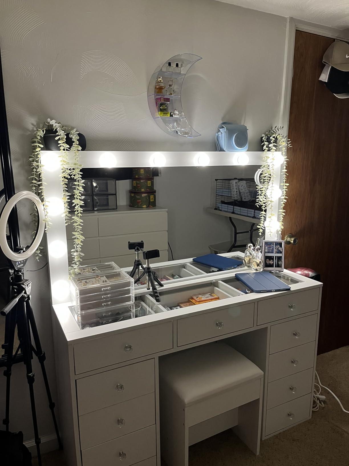 Yanosaku Vanity Desk and Power Outlet, Makeup Vanity with Mirror and 12 LED Lights, Makeup Table with 11 Drawers, Vanity Table with Chair, 3 Lighting Modes Brightness Adjustable (White) customer photo 1