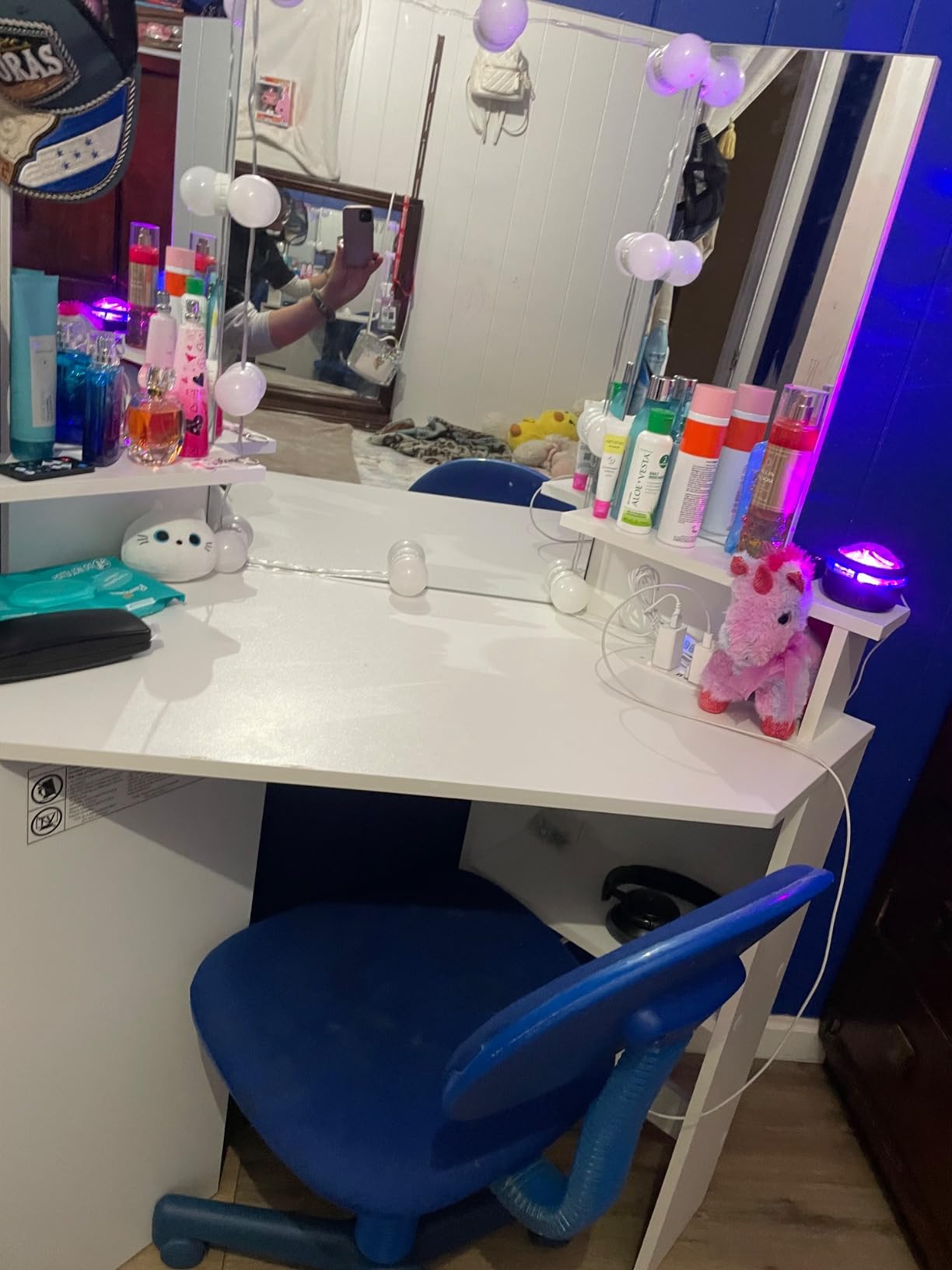 Fameill Corner Vanity Desk with Mirror and Lights, Makeup Vanity Table | with Charging Station, Corner Vanity with 4 Drawers and Shelves, 3 Lighting Modes, Brightness Adjustable, for Women Girls customer photo 2