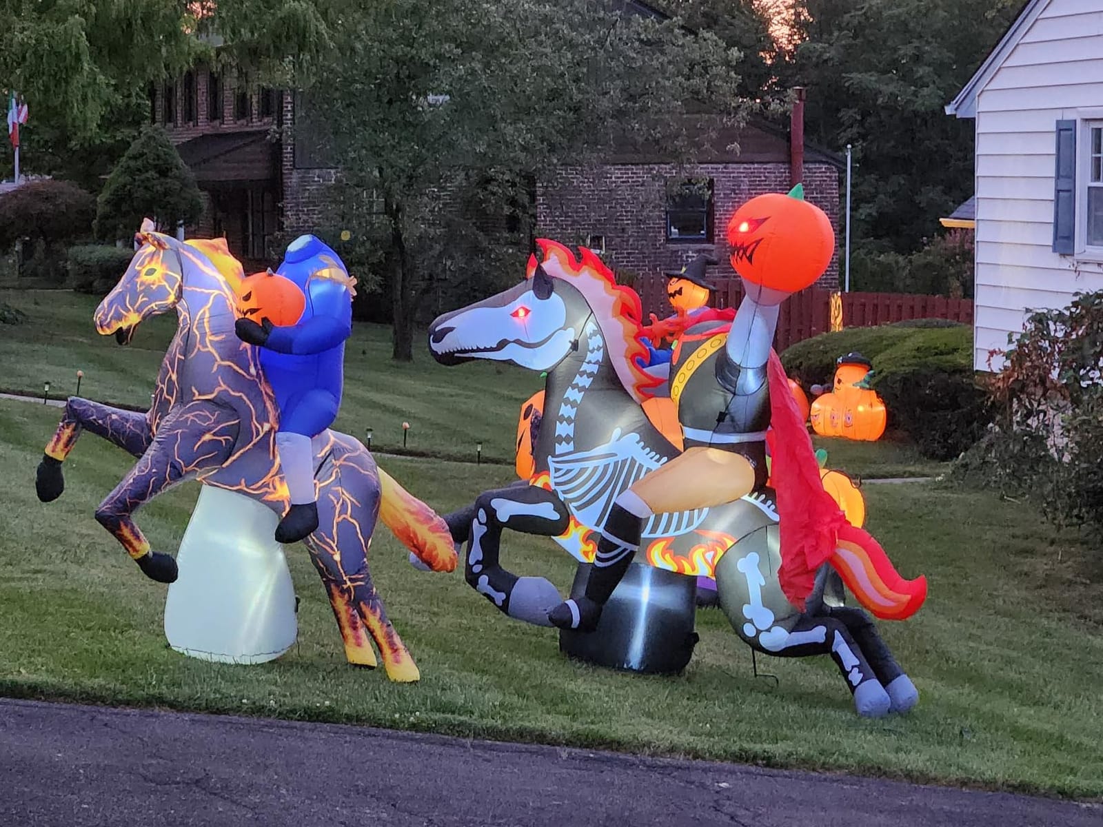 COMIN 6FT Long Halloween Inflatables Headless Horseman Outdoor Decorations Blow Up Lightning Horse Yard with Built-in LEDs for Indoor Party Garden Lawn Decor customer photo 2