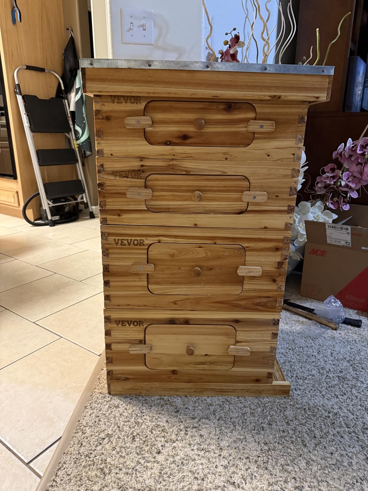 VEVOR 10 Frame Bee Hive, Beeswax Coated Fir Wood, Bee Hives Starter Kit, 2 Deep + 2 Medium Bee Boxes Langstroth Beehive Kit, Transparent Acrylic Windows with Foundations for Beginners Pro Beekeepers customer photo 2