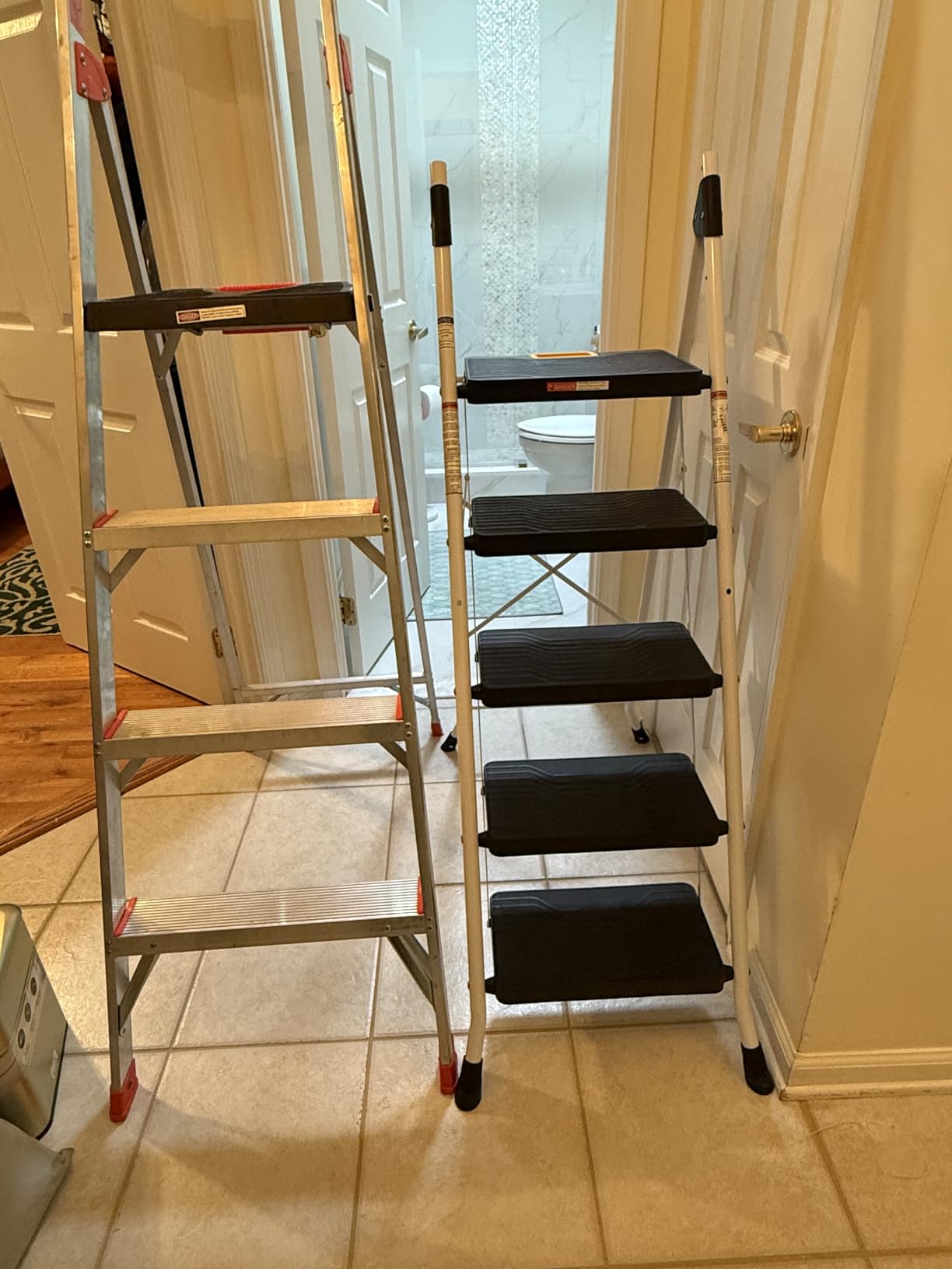 KINGRACK Folding 5-Step Ladder, 800 lbs Capacity Step Stool with Safety Lock, Tool Tray, Non-Skid Wide Steps, Handrail, Household Folding Ladder for Home, Garden, Painting, Outdoor, and Garage, White customer photo 1